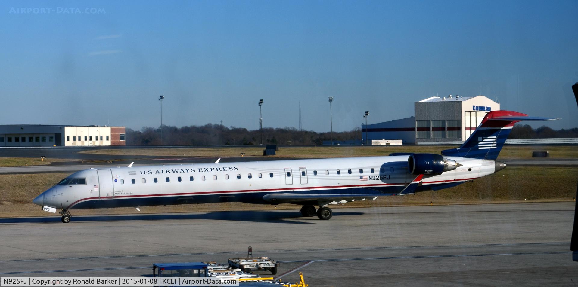 N925FJ, 2004 Bombardier CRJ-900ER (CL-600-2D24) C/N 15025, Taxi CLT
