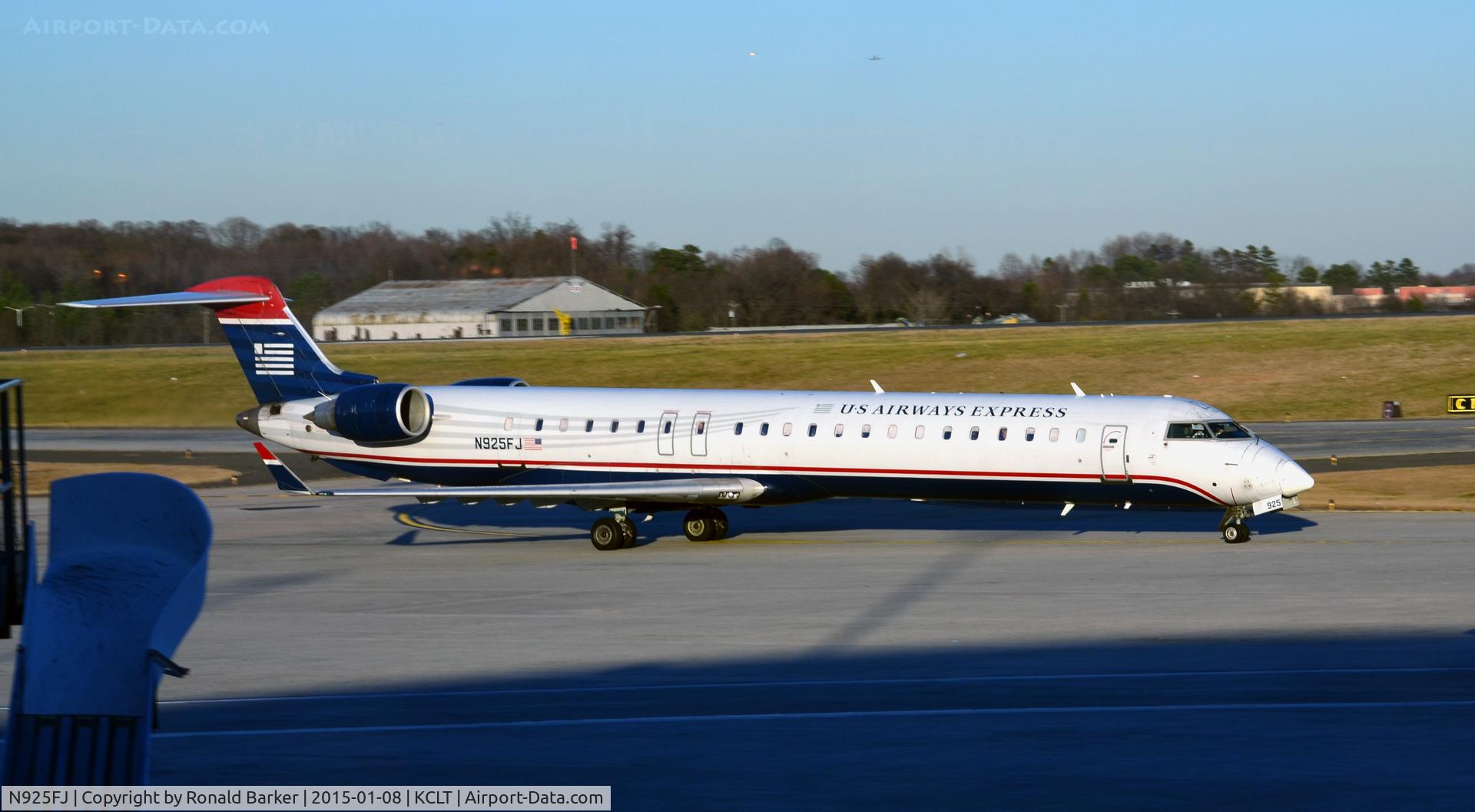 N925FJ, 2004 Bombardier CRJ-900ER (CL-600-2D24) C/N 15025, Taxi CLT