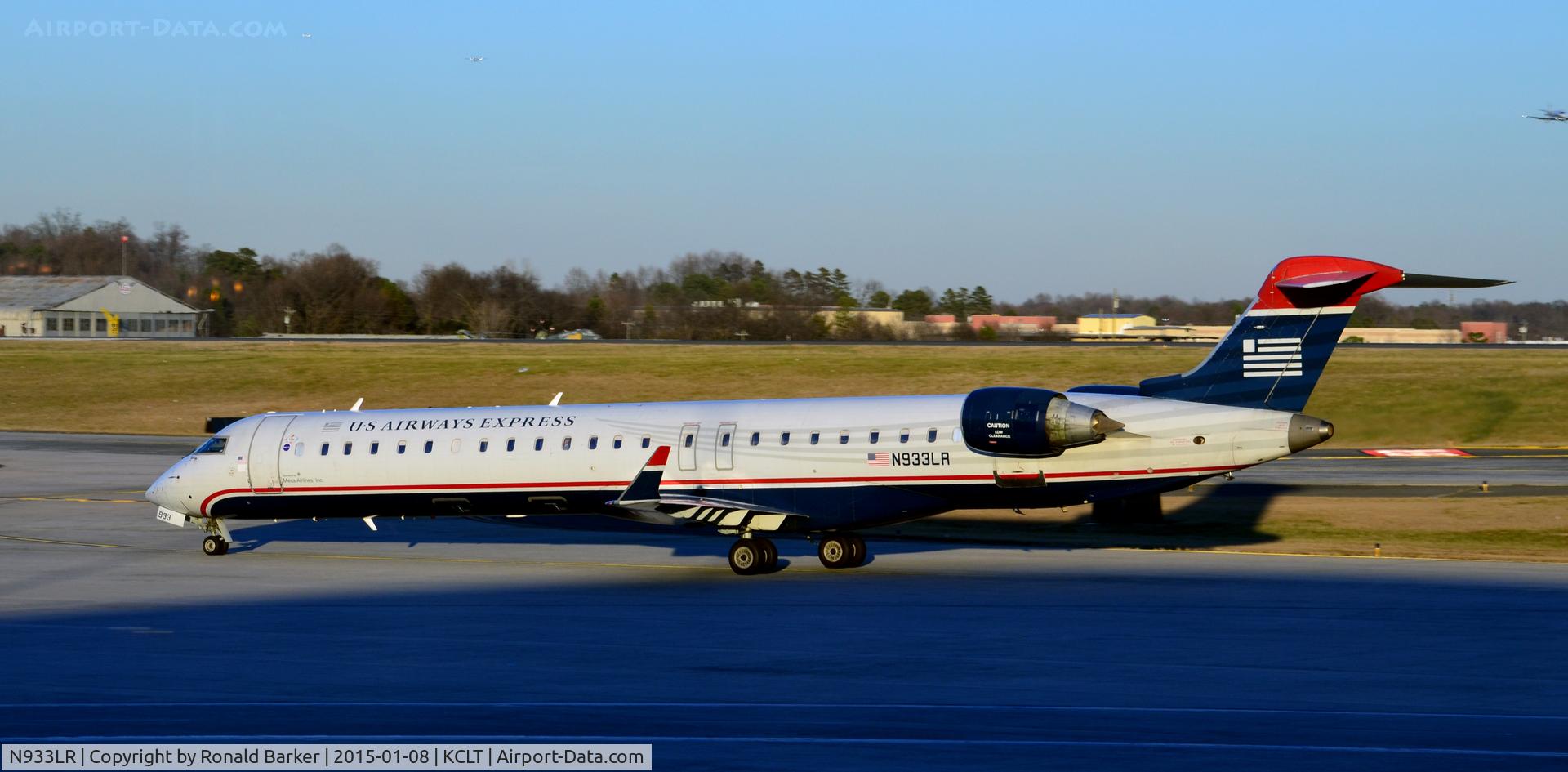 N933LR, 2005 Bombardier CRJ-900ER (CL-600-2D24) C/N 15033, Taxi CLT
