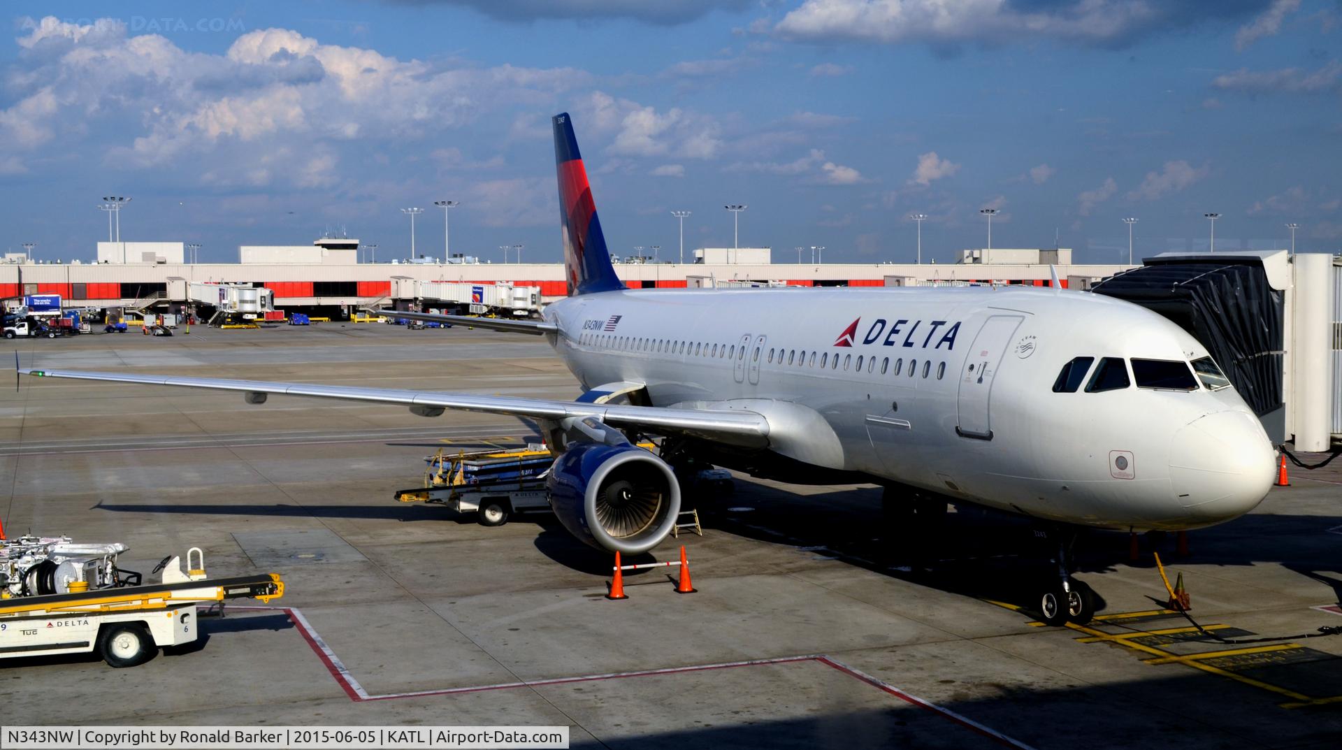 N343NW, 1993 Airbus A320-212 C/N 387, At the gate Atlanta