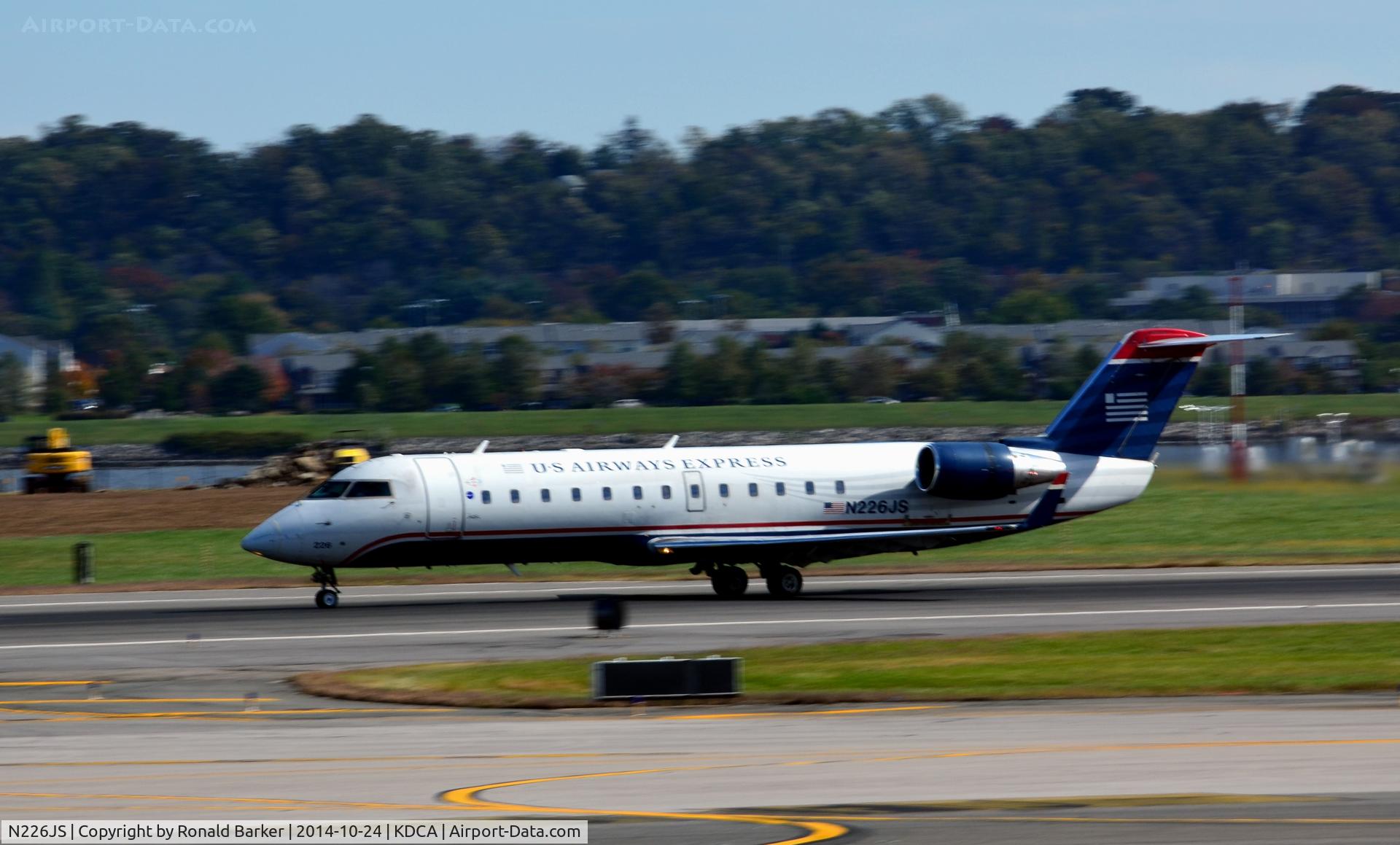 N226JS, 2004 Bombardier CRJ-200ER (CL-600-2B19) C/N 7895, Takeoff National