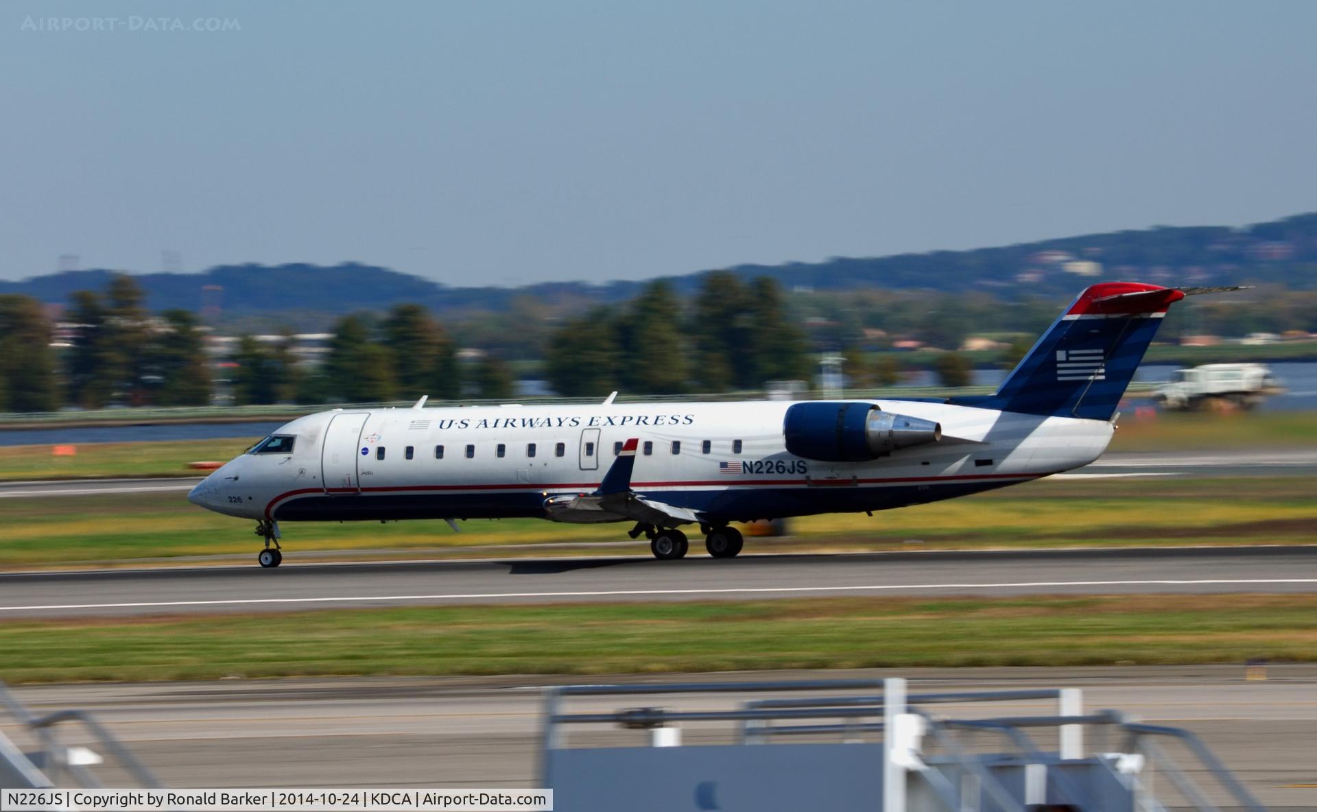 N226JS, 2004 Bombardier CRJ-200ER (CL-600-2B19) C/N 7895, Takeoff roll National