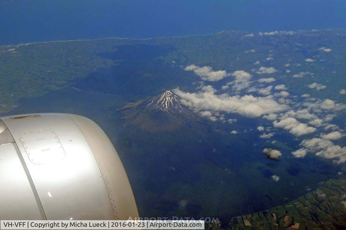 VH-VFF, 2012 Airbus A320-232 C/N 5039, The perfectly cone-shaped Mount Taranaki (ZQN-AKL)