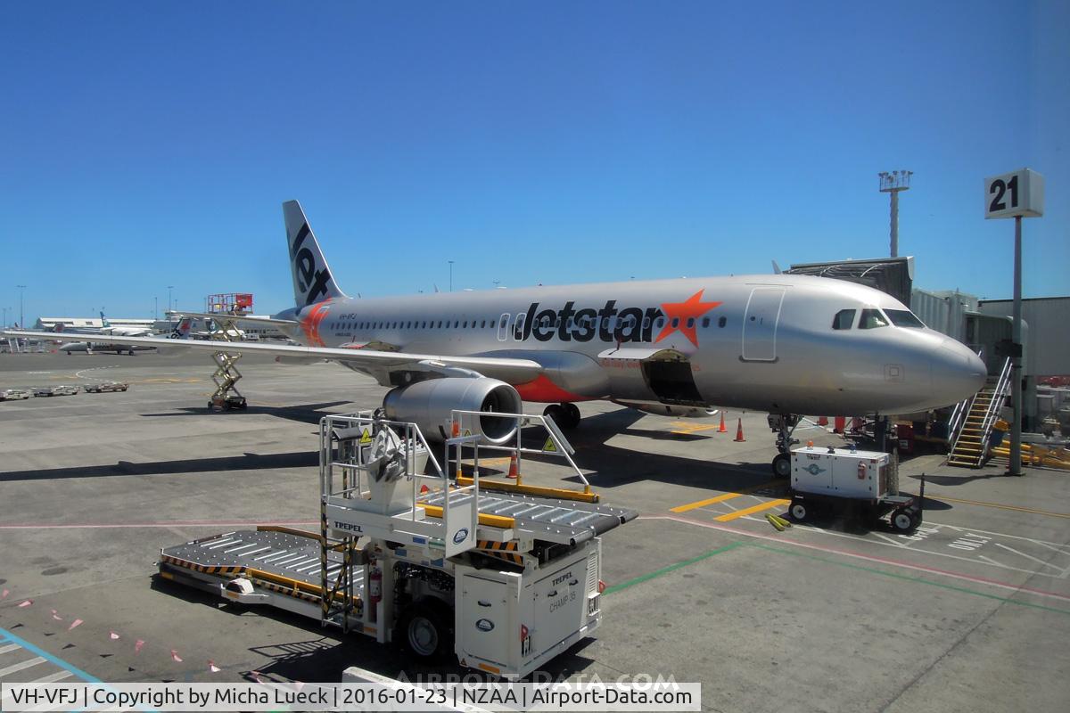 VH-VFJ, 2012 Airbus A320-232 C/N 5311, At Auckland