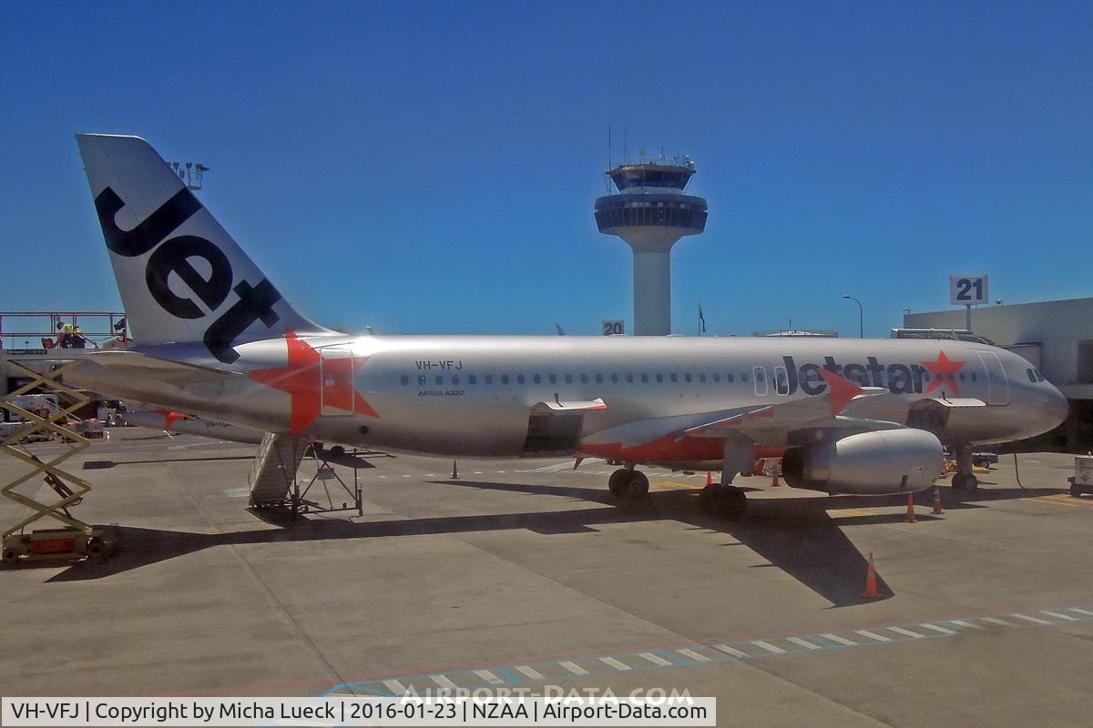 VH-VFJ, 2012 Airbus A320-232 C/N 5311, At Auckland
