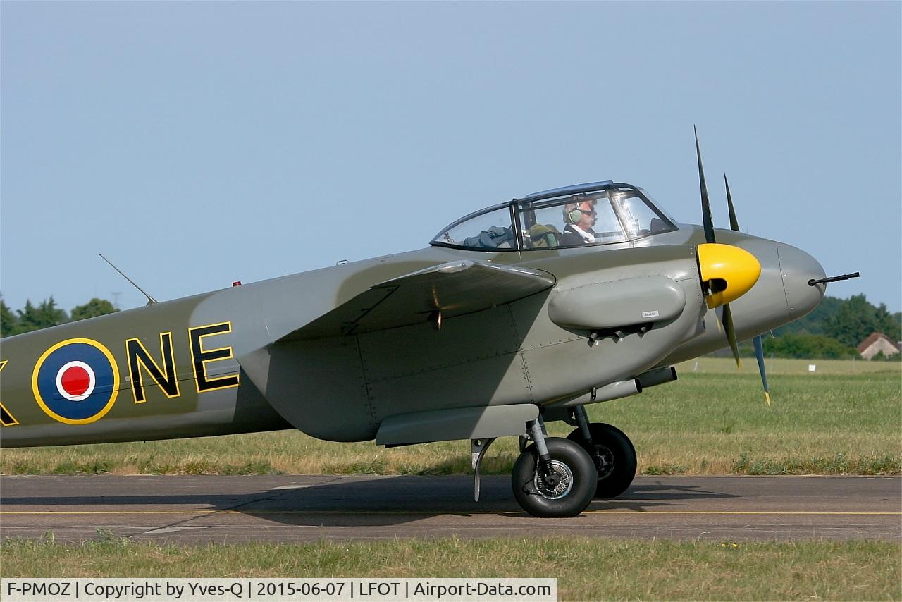 F-PMOZ, De Havilland (BBC) DH-98 Mosquito Replica C/N 1, De Havilland (BBC) DH-98 Mosquito (replica), Taxiing after landing rwy 02, Tours Air Base 705 (LFOT-TUF) Air show 2015