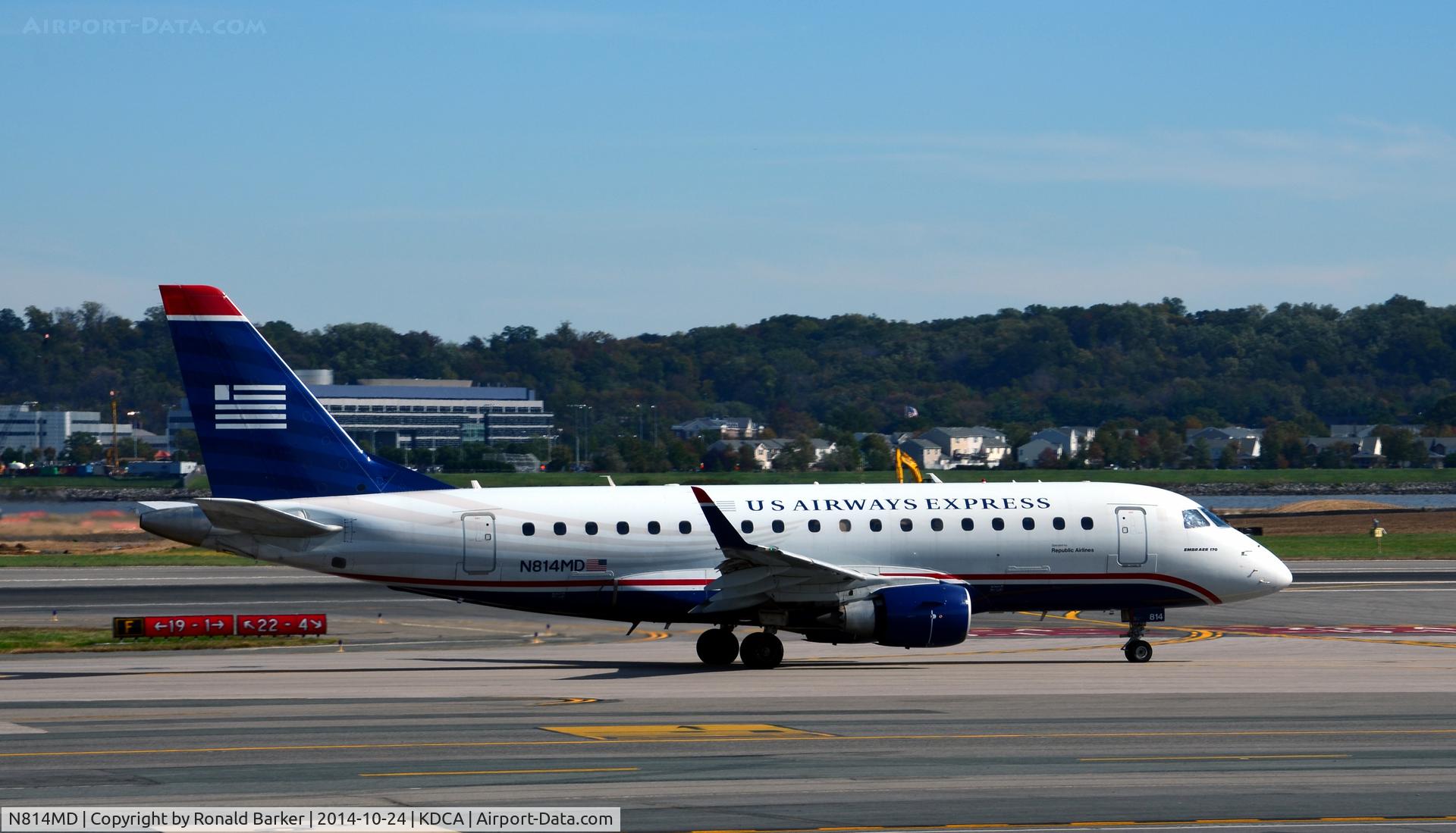 N814MD, 2004 Embraer 170SU (ERJ-170-100SU) C/N 17000033, Taxi National