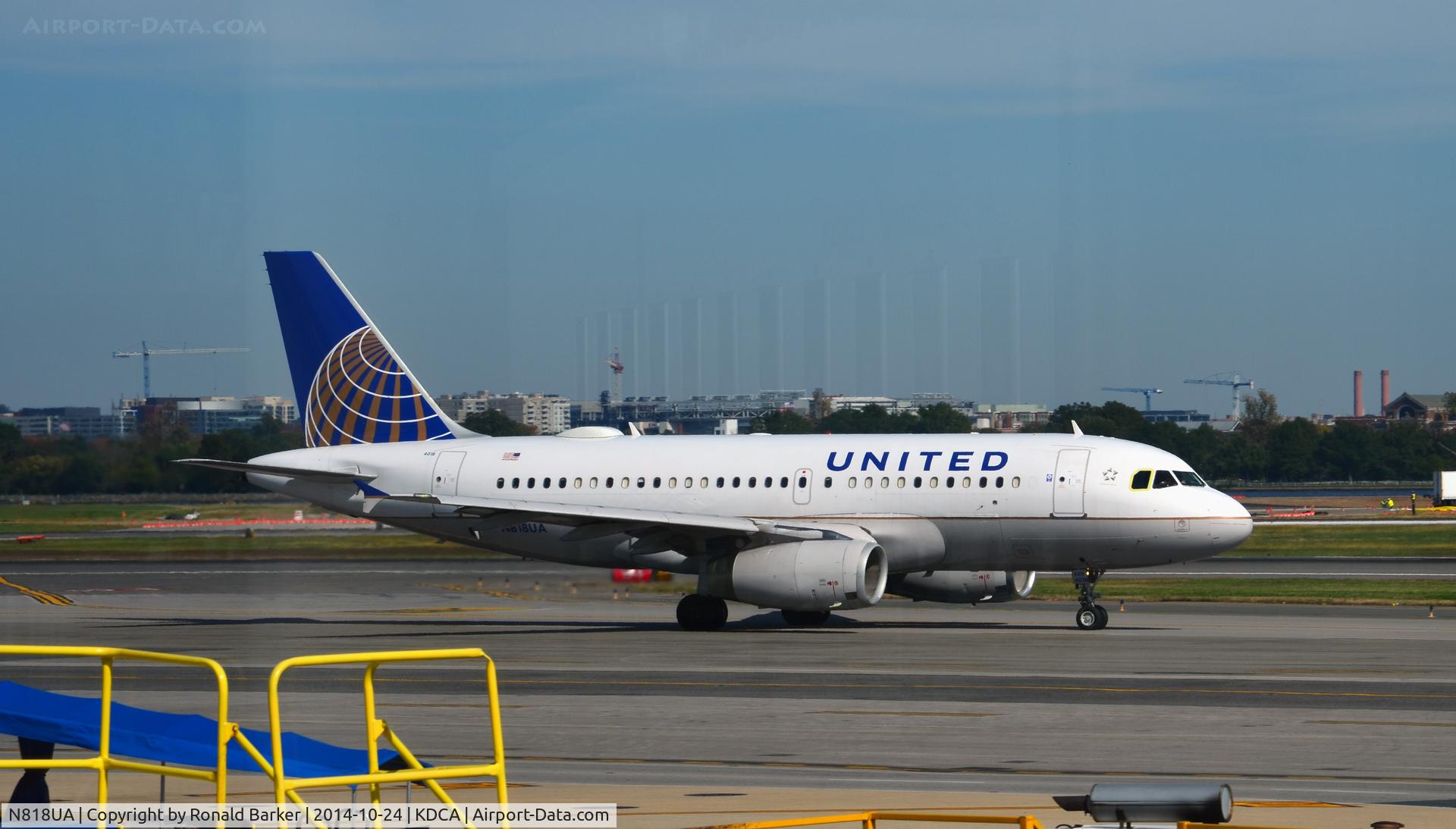 N818UA, 1998 Airbus A319-131 C/N 882, Taxi National