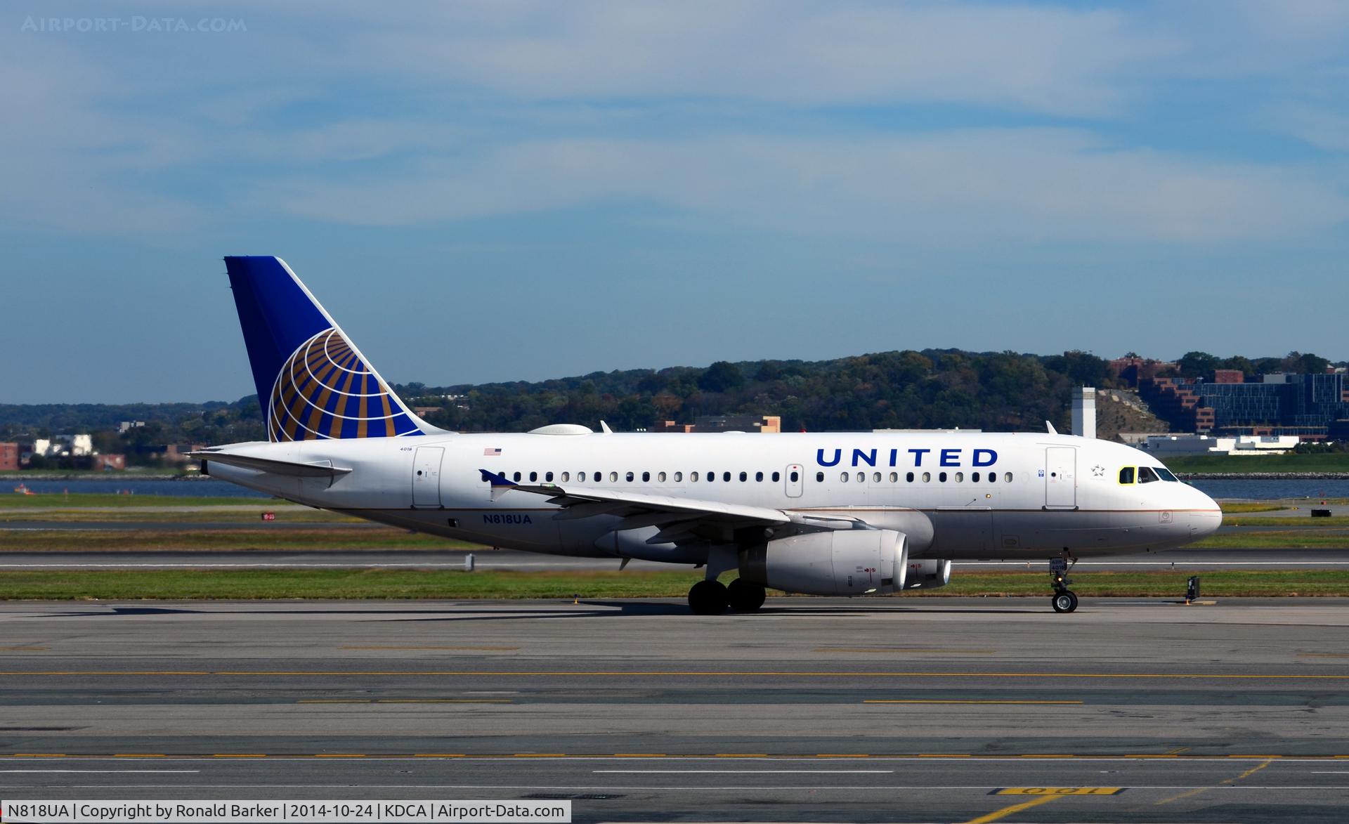 N818UA, 1998 Airbus A319-131 C/N 882, Taxi for takeoff National