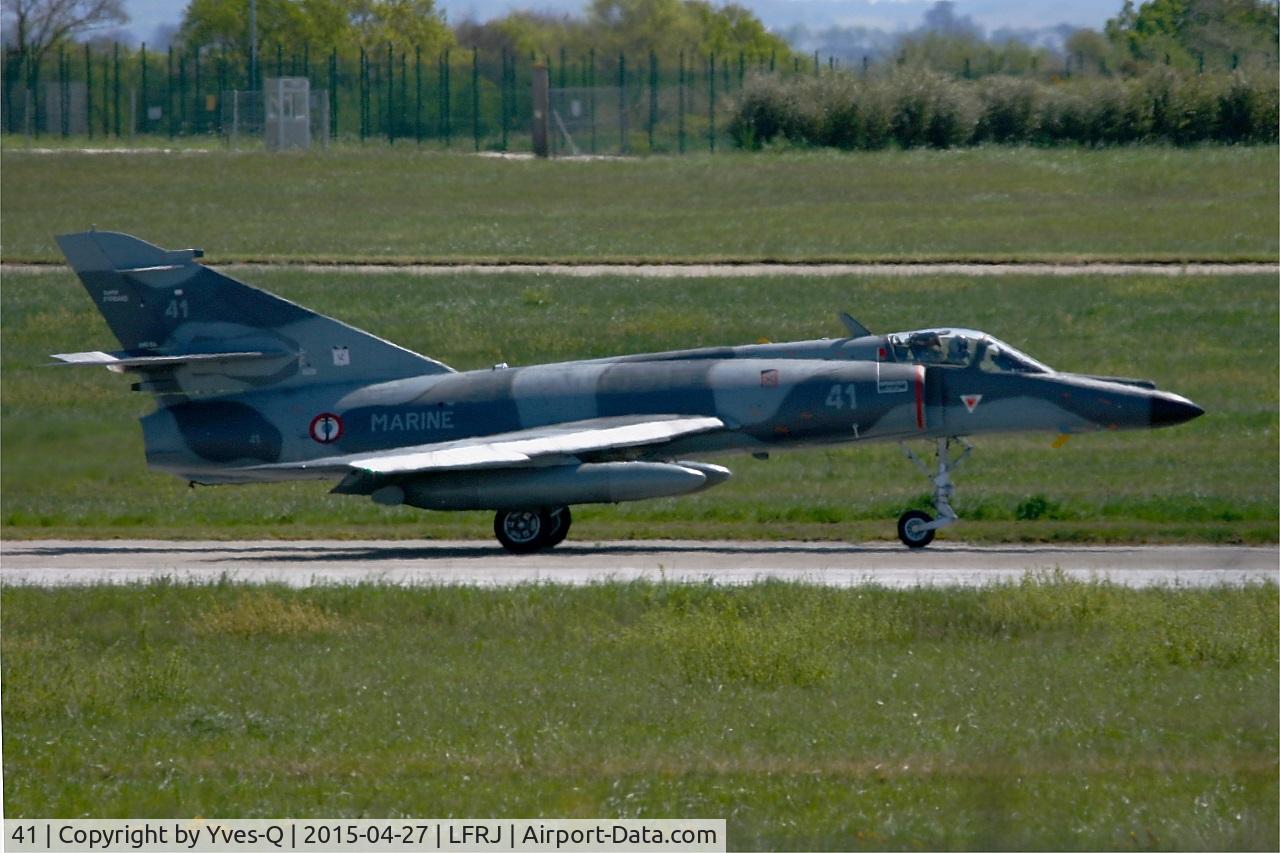 41, Dassault Super Etendard C/N 41, Dassault Super Etendard M, Taxiing to holding point rwy 08, Landivisiau Naval Air Base (LFRJ)