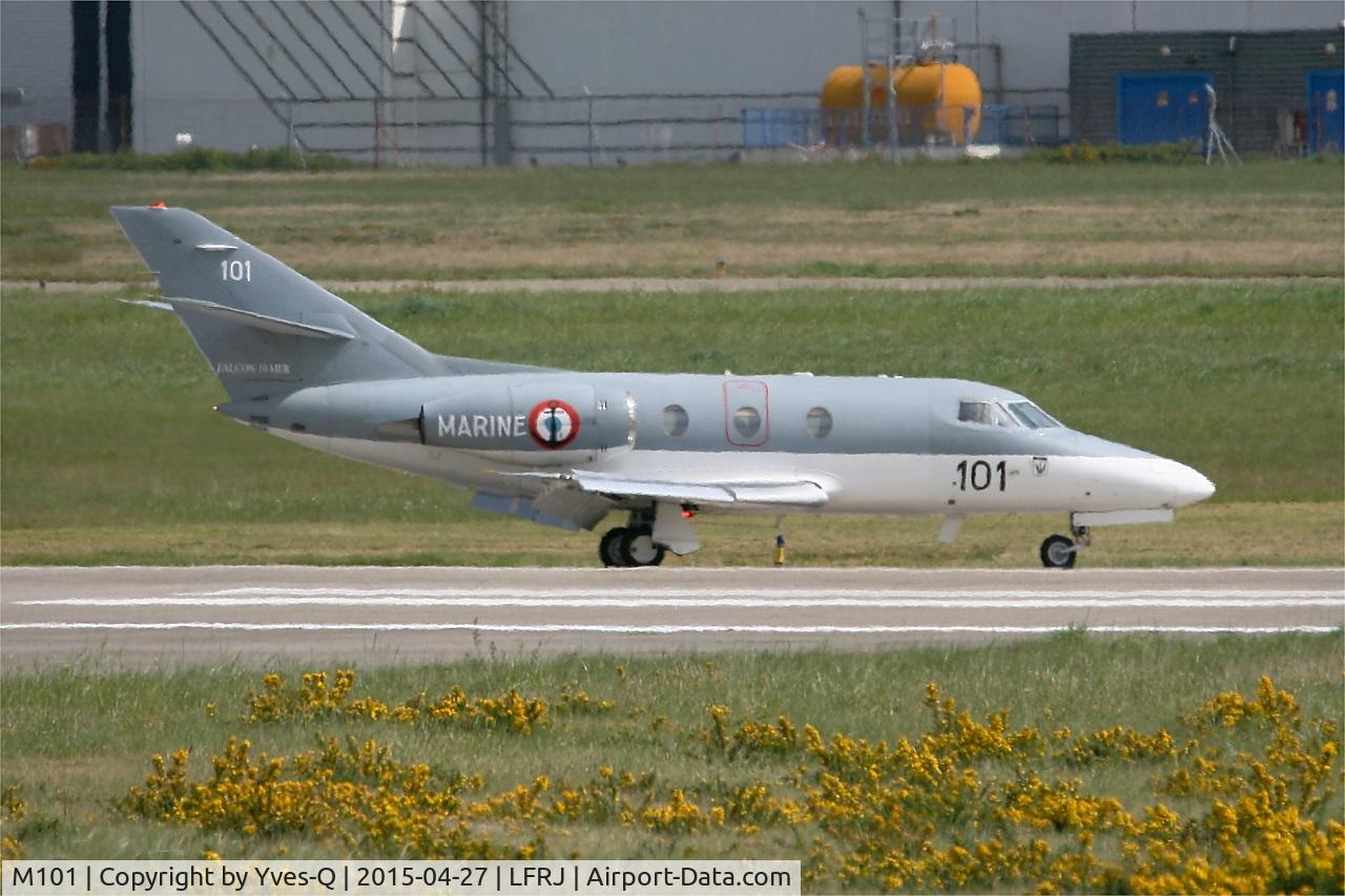 M101, 1977 Dassault Falcon 10MER C/N 101, Dassault Falcon 10 MER, Taxiing to parking area, Landivisiau Naval Air Base (LFRJ)