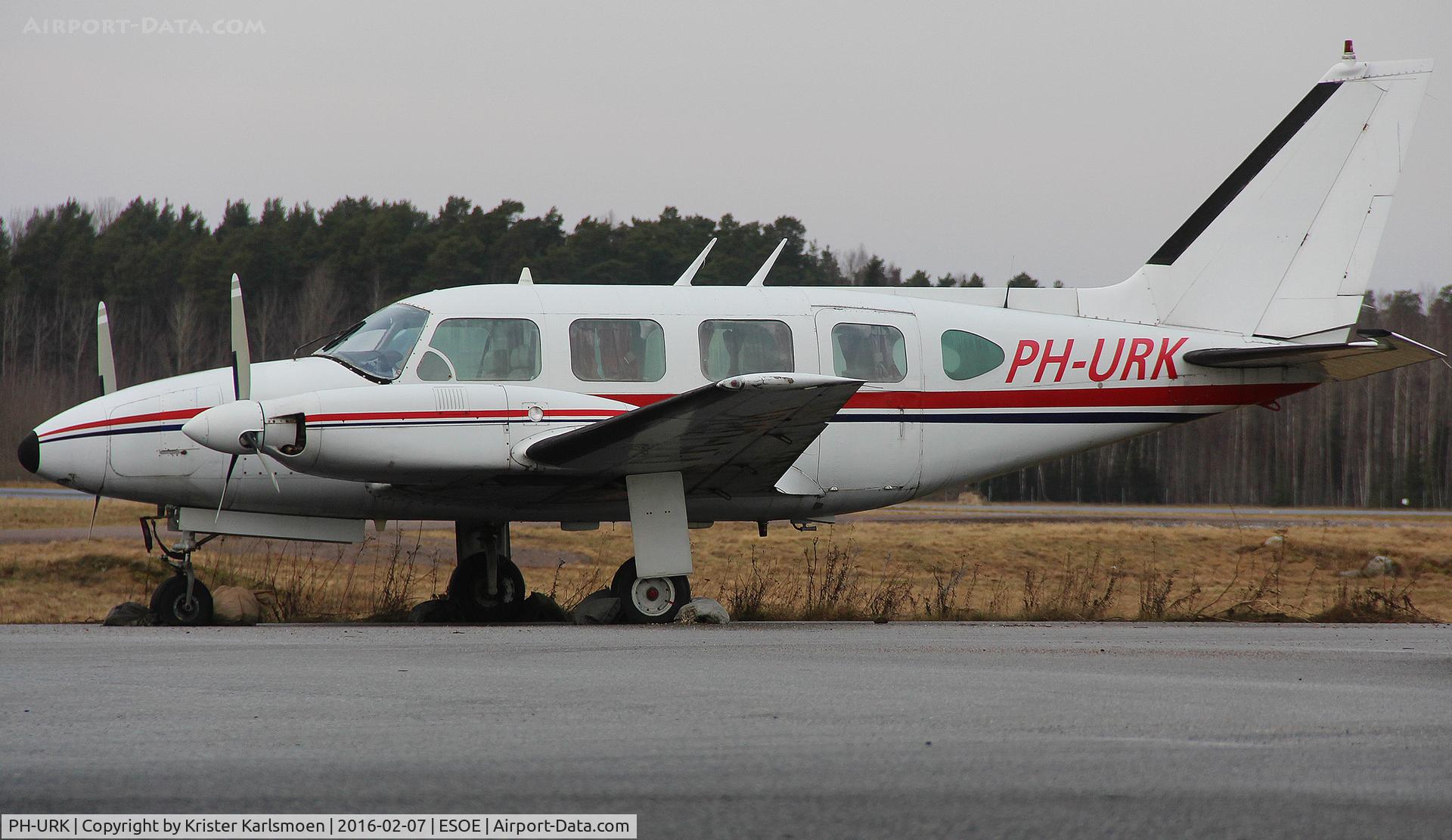 PH-URK, Piper PA-31-310 Navajo Navajo C/N 31-478, Stored