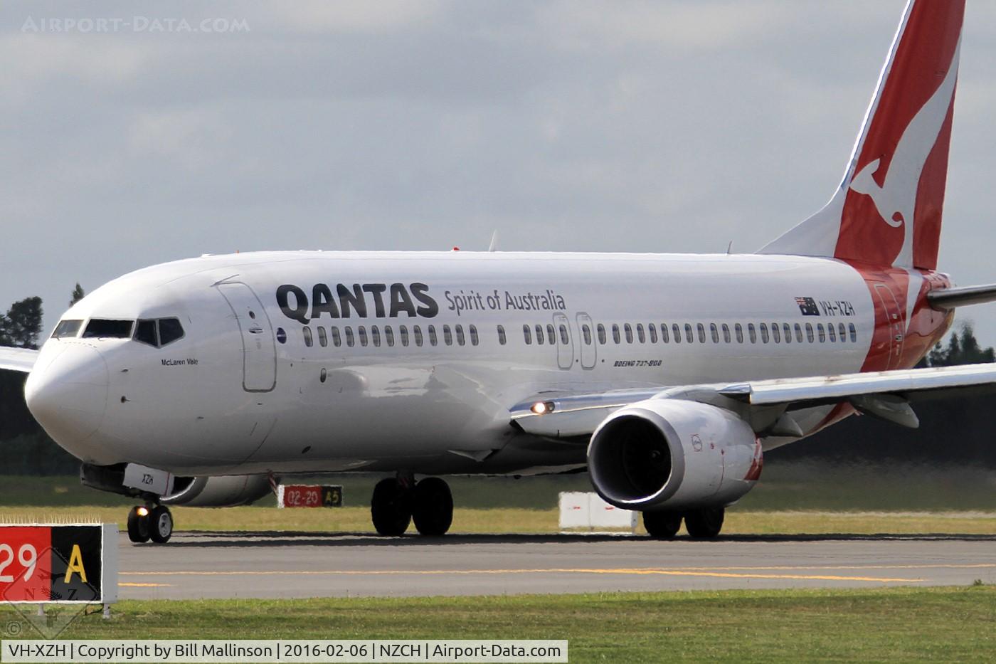VH-XZH, 2013 Boeing 737-838 C/N 39372, TAXIING TO 02