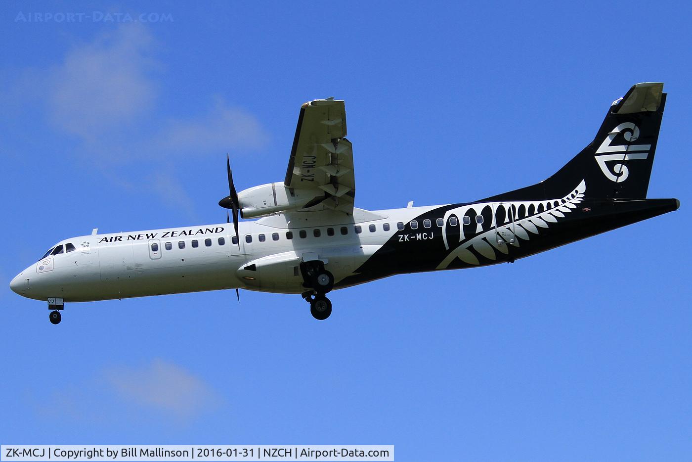 ZK-MCJ, 1999 ATR 72-212A C/N 624, finals to 02