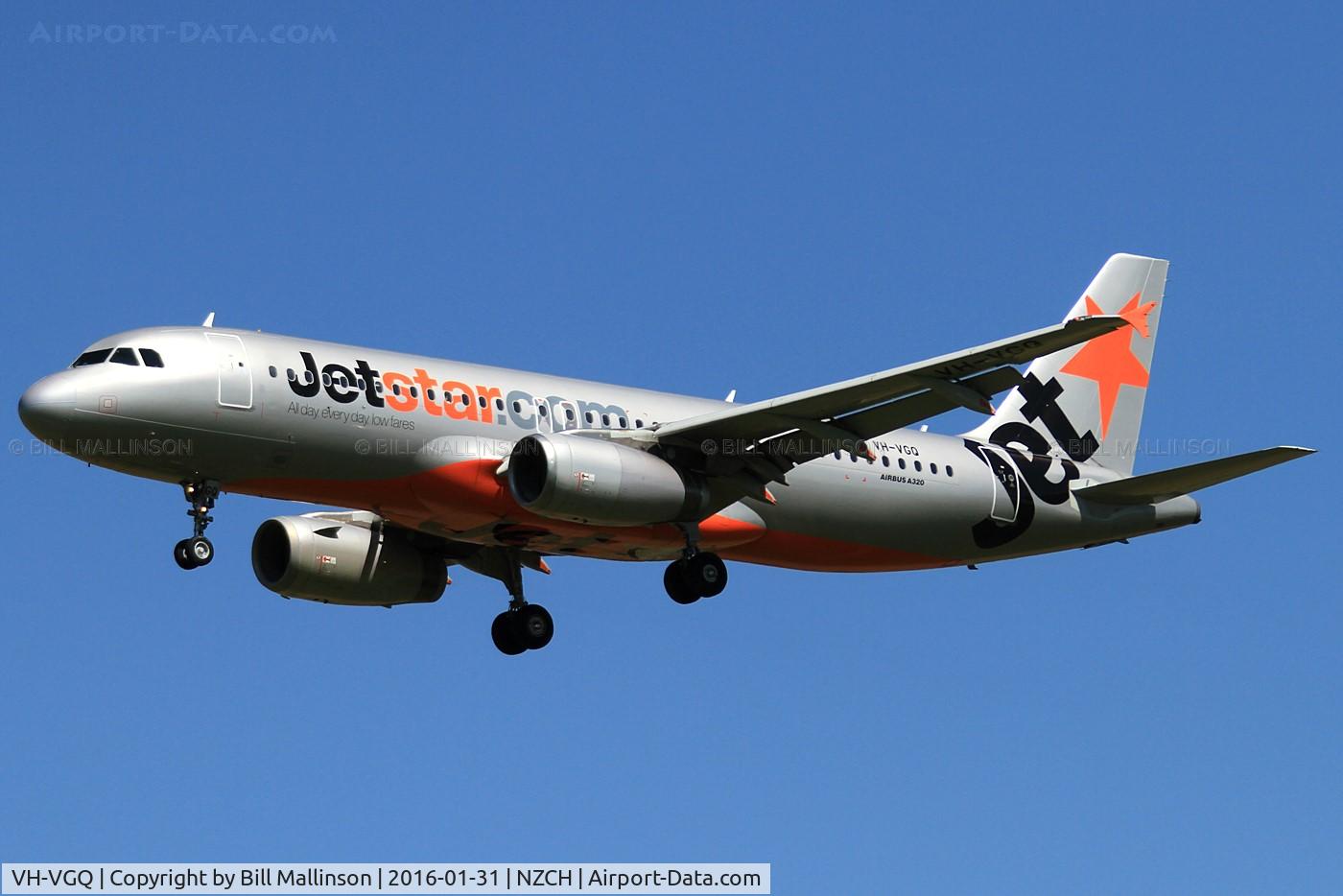 VH-VGQ, 2010 Airbus A320-232 C/N 4303, finals to 02