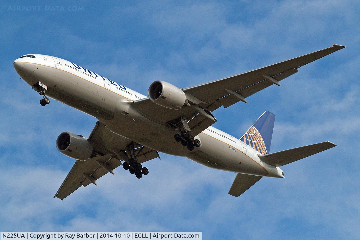 N225UA, 2001 Boeing 777-222/ER C/N 30554, Boeing 777-222ER [30554] (United Airlines) Home~G 10/10/2014. On approach 27R.