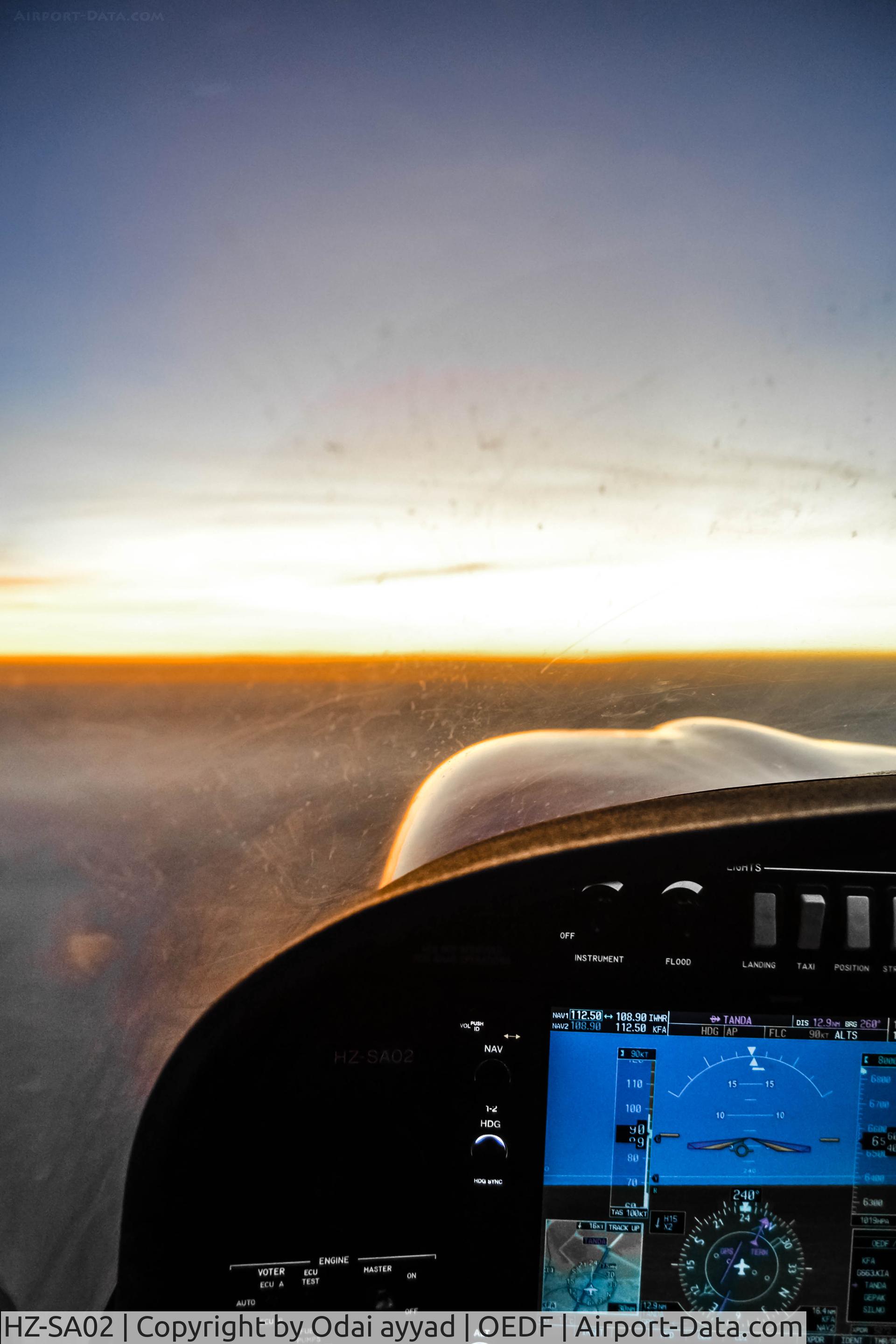 HZ-SA02, Diamond DA-40NG Diamond Star C/N 40.N012, HZ-SA02 en-route from OEDF - OETH , and the sun is setting down , with a very nice and breath taking iew
