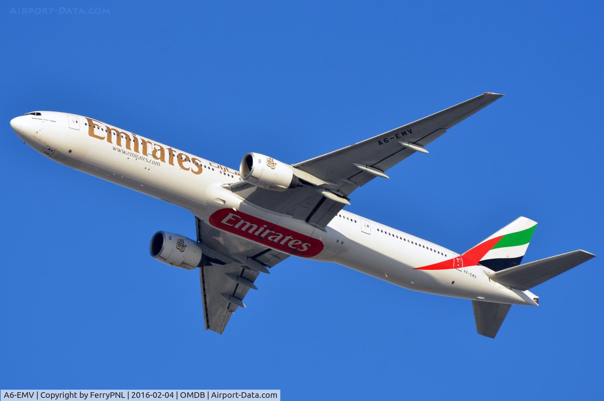 A6-EMV, 2003 Boeing 777-31H C/N 28687, Emiratws B773 taking-off