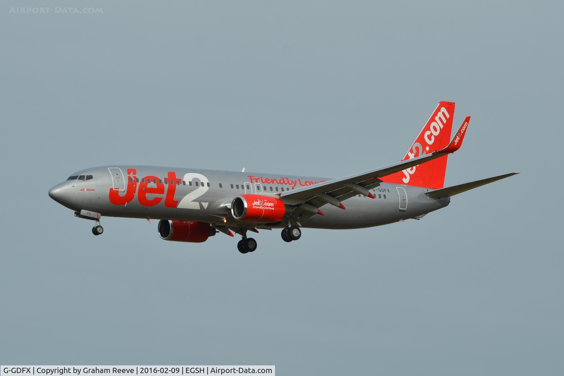 G-GDFX, 2000 Boeing 737-8K5 C/N 27987, Landing at Norwich.