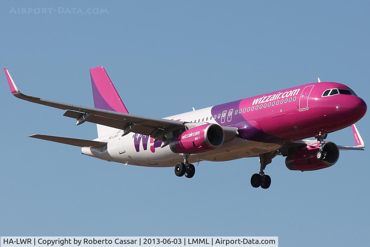 HA-LWR, 2013 Airbus A320-232 C/N 5604, Runway 31