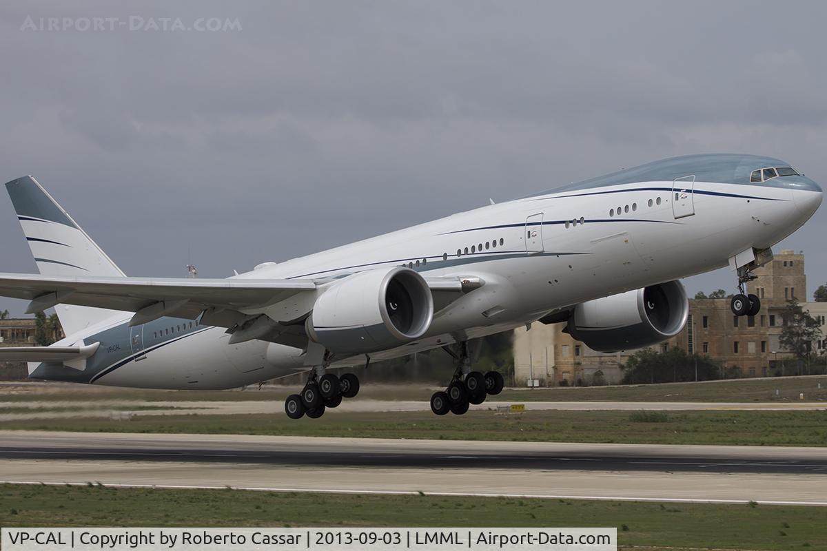 VP-CAL, 2010 Boeing 777-2KQ/LR C/N 40753, Runway 13