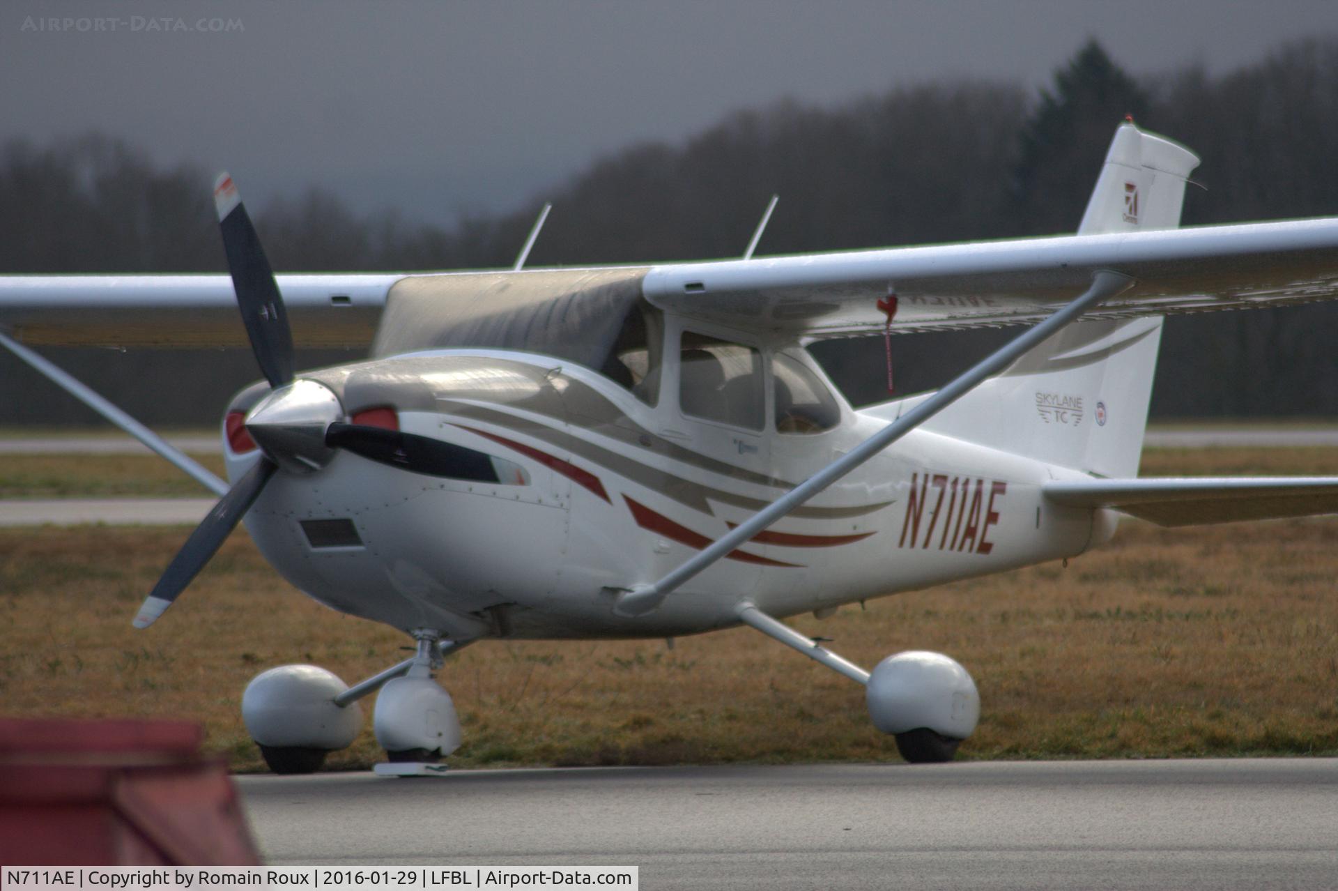 N711AE, 2005 Cessna T182T Turbo Skylane C/N T18208380, Parked