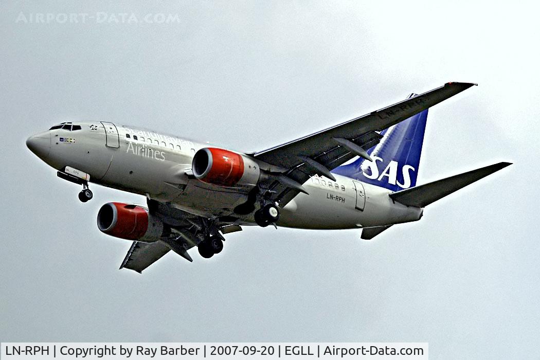 LN-RPH, 1999 Boeing 737-683 C/N 28605, Boeing 737-683 [28605] (SAS Scandinavian Airlines) Home~G 20/09/2007. On approach 27R.