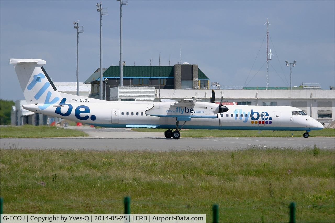 G-ECOJ, 2008 De Havilland Canada DHC-8-402Q Dash 8 C/N 4229, De Havilland Canada DHC-8-402Q Dash 8, Taxiing to boarding area, Brest-Bretagne airport (LFRB-BES)