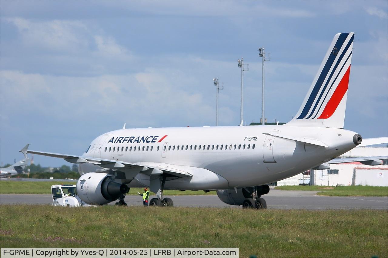 F-GPME, 1996 Airbus A319-113 C/N 625, Airbus A319-113, Push back, Brest-Bretagne airport (LFRB-BES)