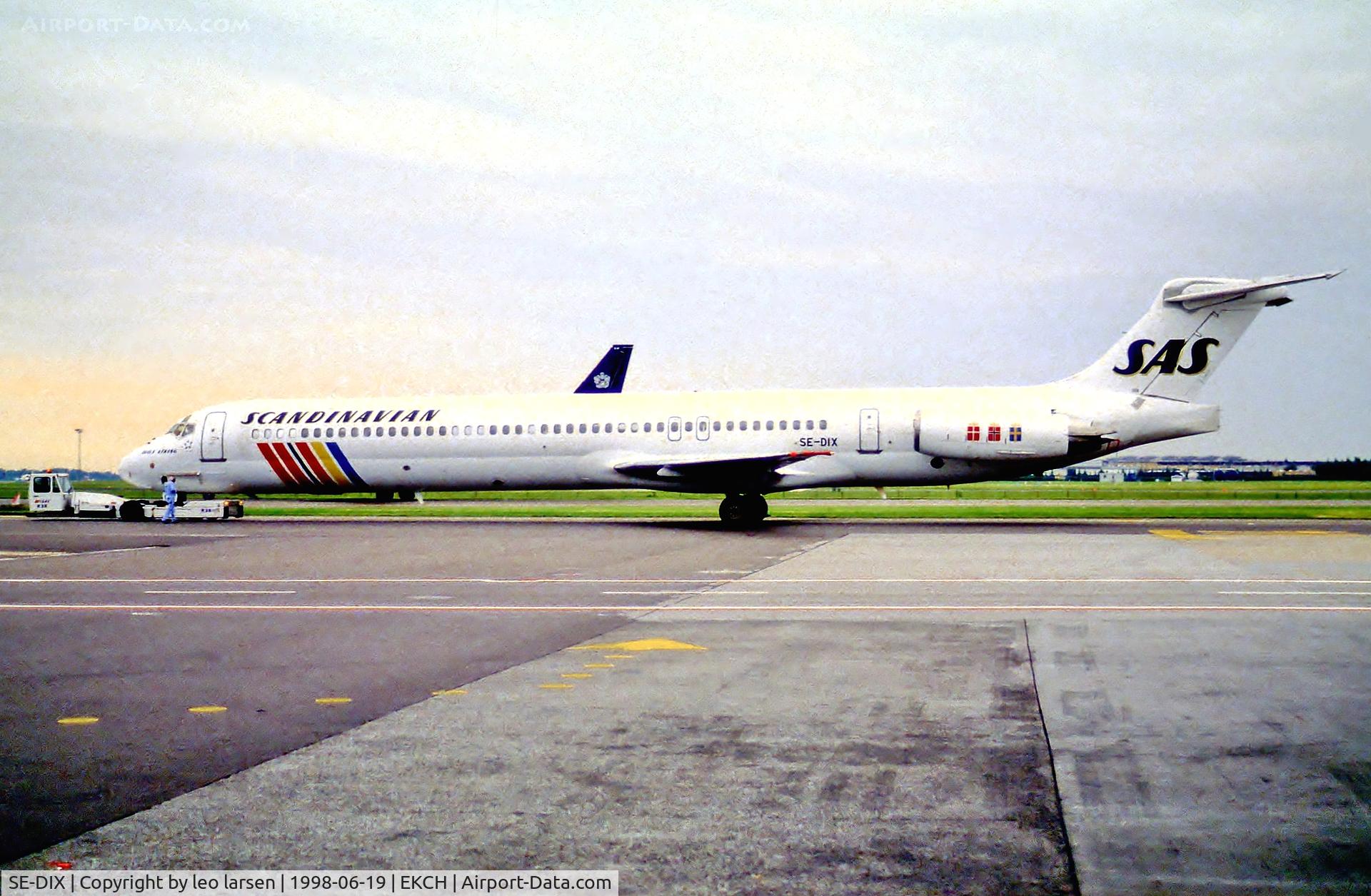 SE-DIX, 1990 McDonnell Douglas MD-81 (DC-9-81) C/N 49998, Copenhagen 19.6.98 as MD-82.(cvt.12.97)