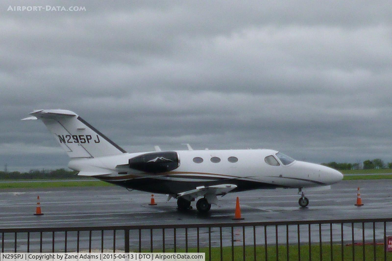 N295PJ, Cessna 510 Citation Mustang C/N 510-0372, On the ramp at Denton Municipal