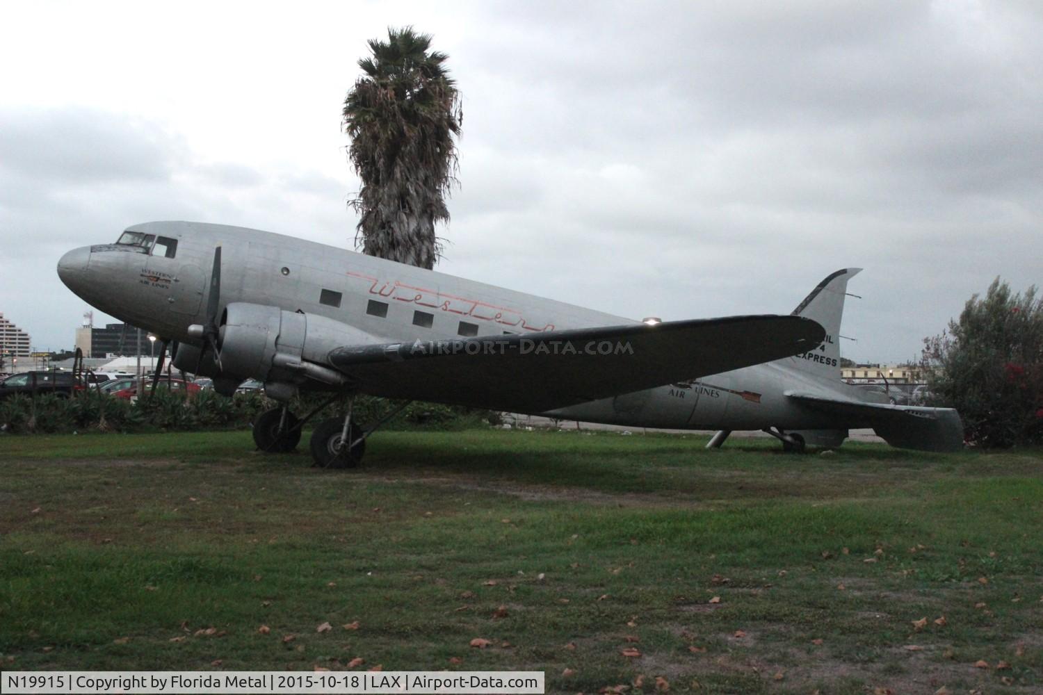 N19915, Douglas DC-3-G102A C/N 7347, Douglas DC-3 at Proud Bird