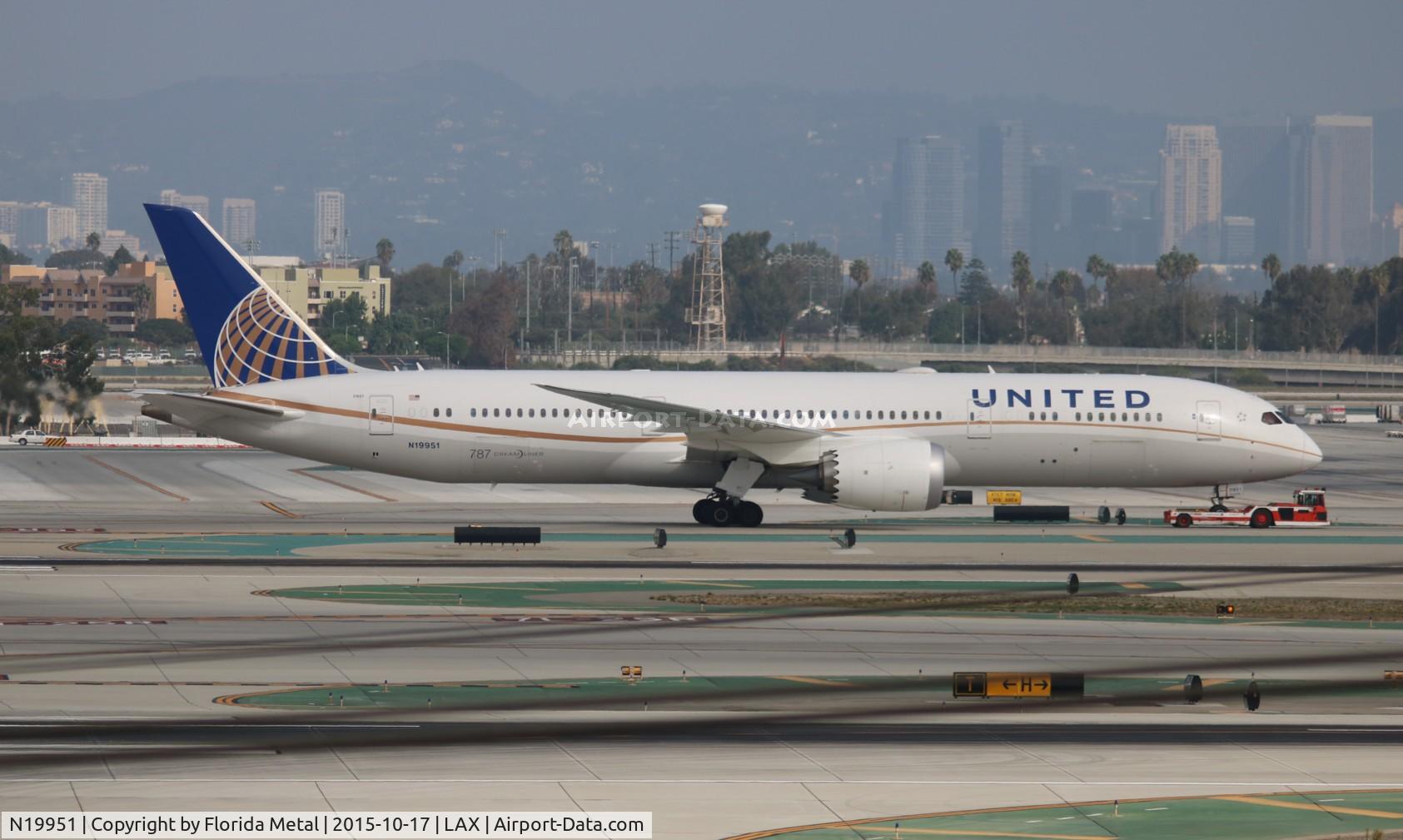 N19951, 2014 Boeing 787-9 Dreamliner C/N 36402, United 787-9