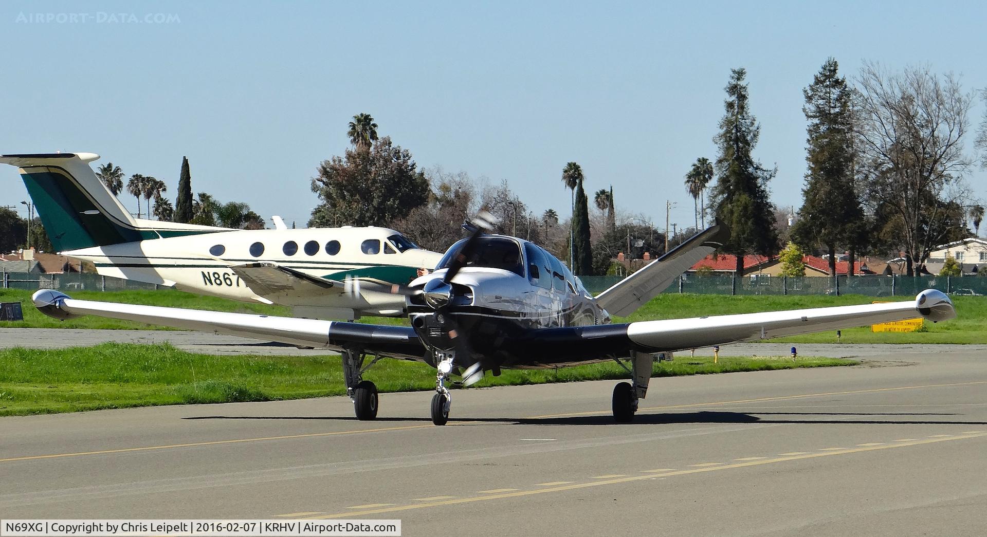 N69XG, 1976 Beech V35B Bonanza C/N D-9859, Club 200 Knots LLC (Palo Alto, CA) 1976 Beechcraft V35B Bonanza taxing back for departure at Reid Hillview Airport, San Jose, CA.