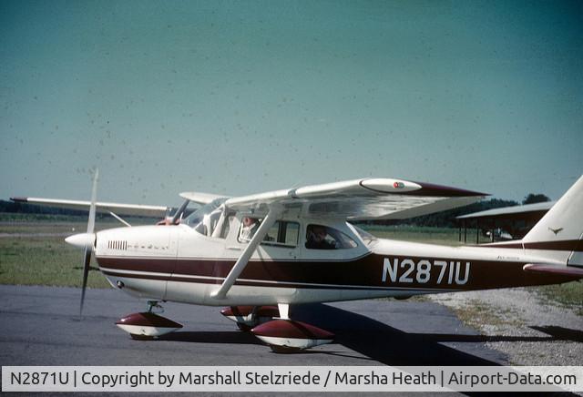 N2871U, 1963 Cessna 172D C/N 17250471, We took a ride in my Uncle's brother's plane in Aug 1963. I googled the number on plane & found this site. Is this the same plane as shown in these other photos? I believe that Dad took this photo in Indiana. I have another photo of our family & plane