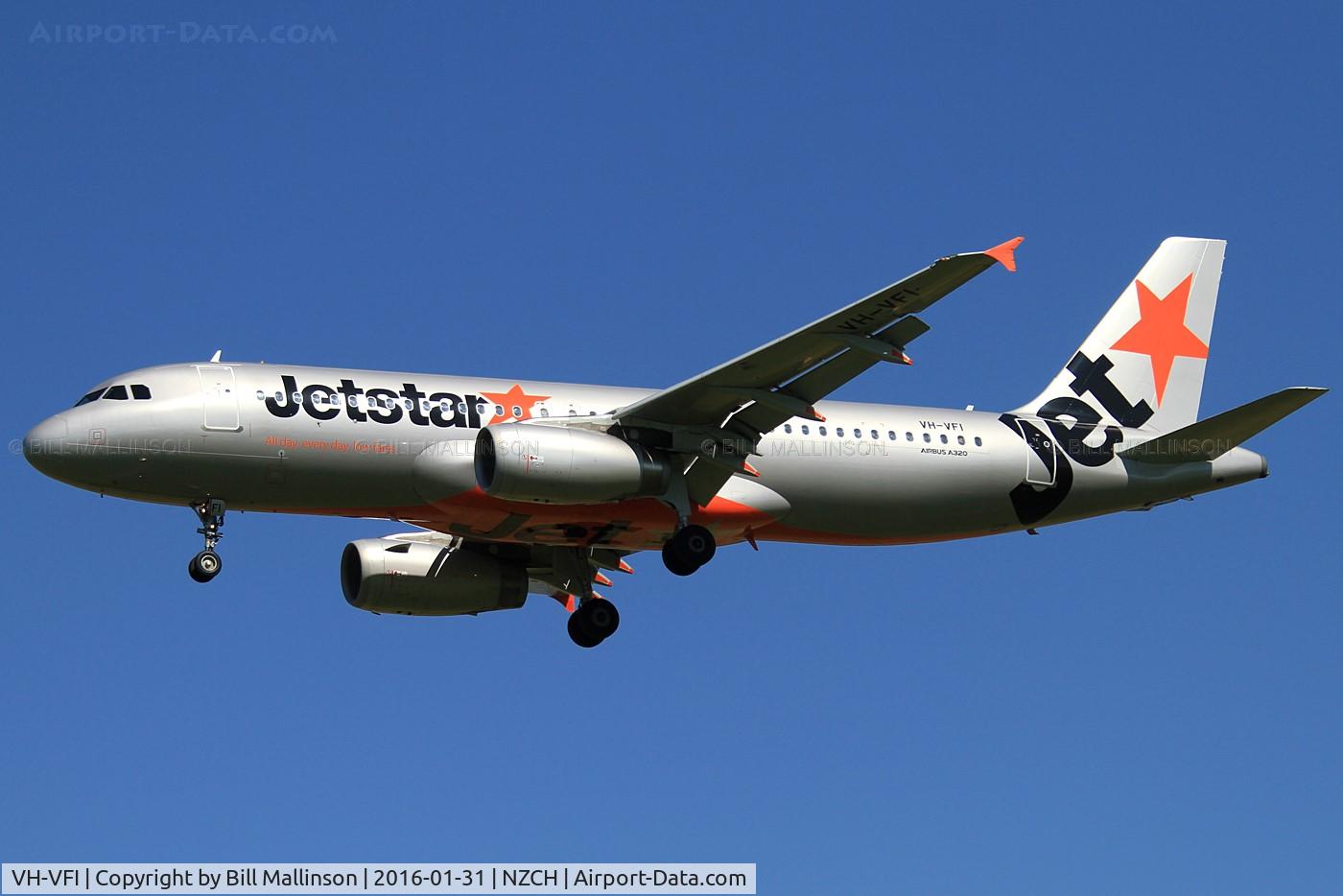 VH-VFI, 2012 Airbus A320-232 C/N 5270, finals to 02