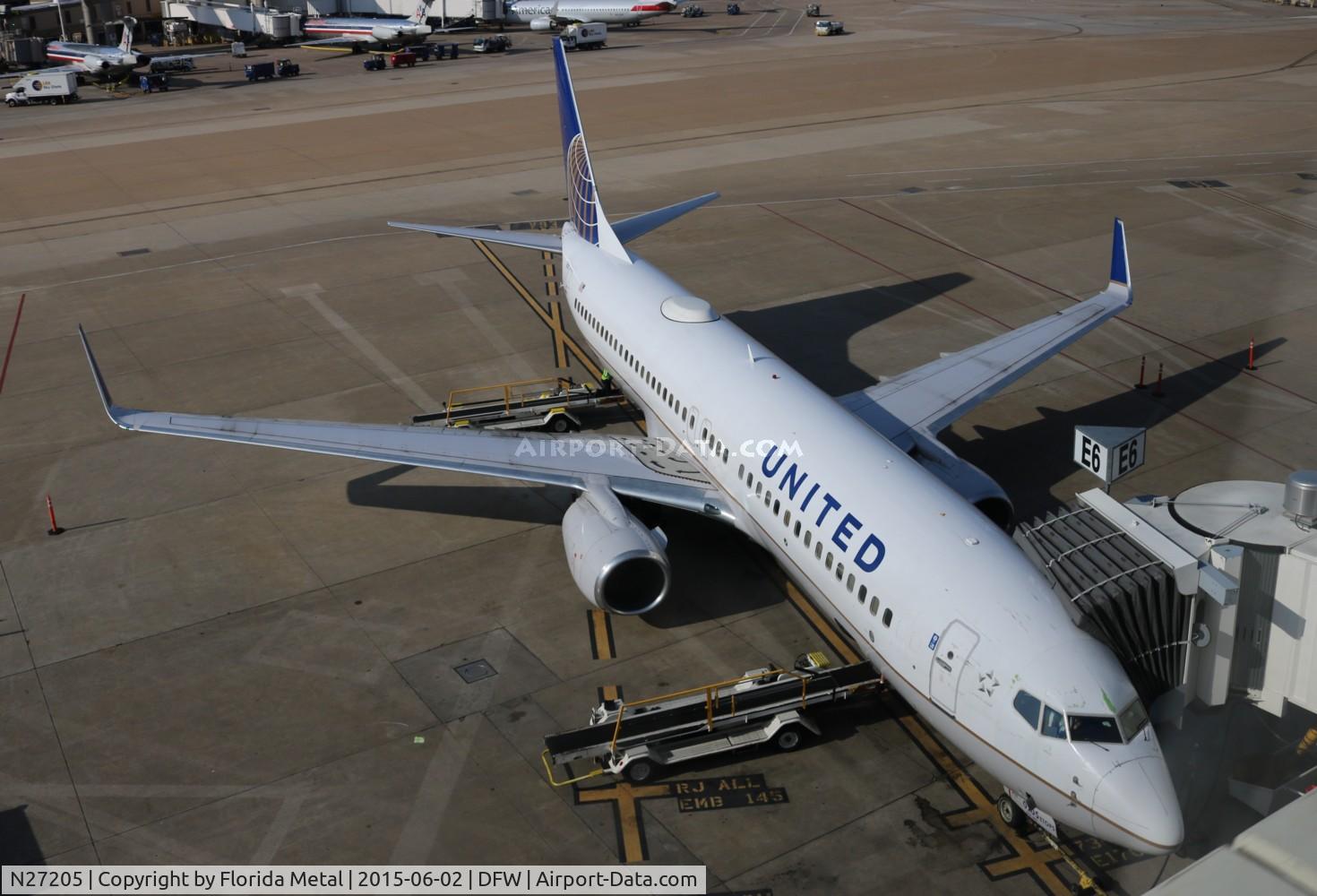 N27205, 2000 Boeing 737-824 C/N 30577, United