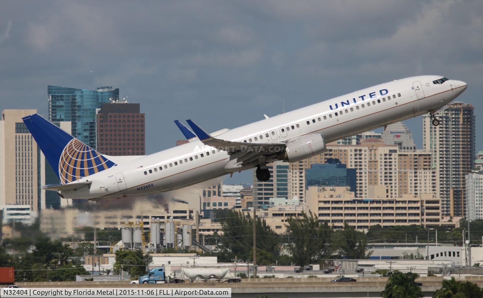 N32404, 2001 Boeing 737-924 C/N 30121, United