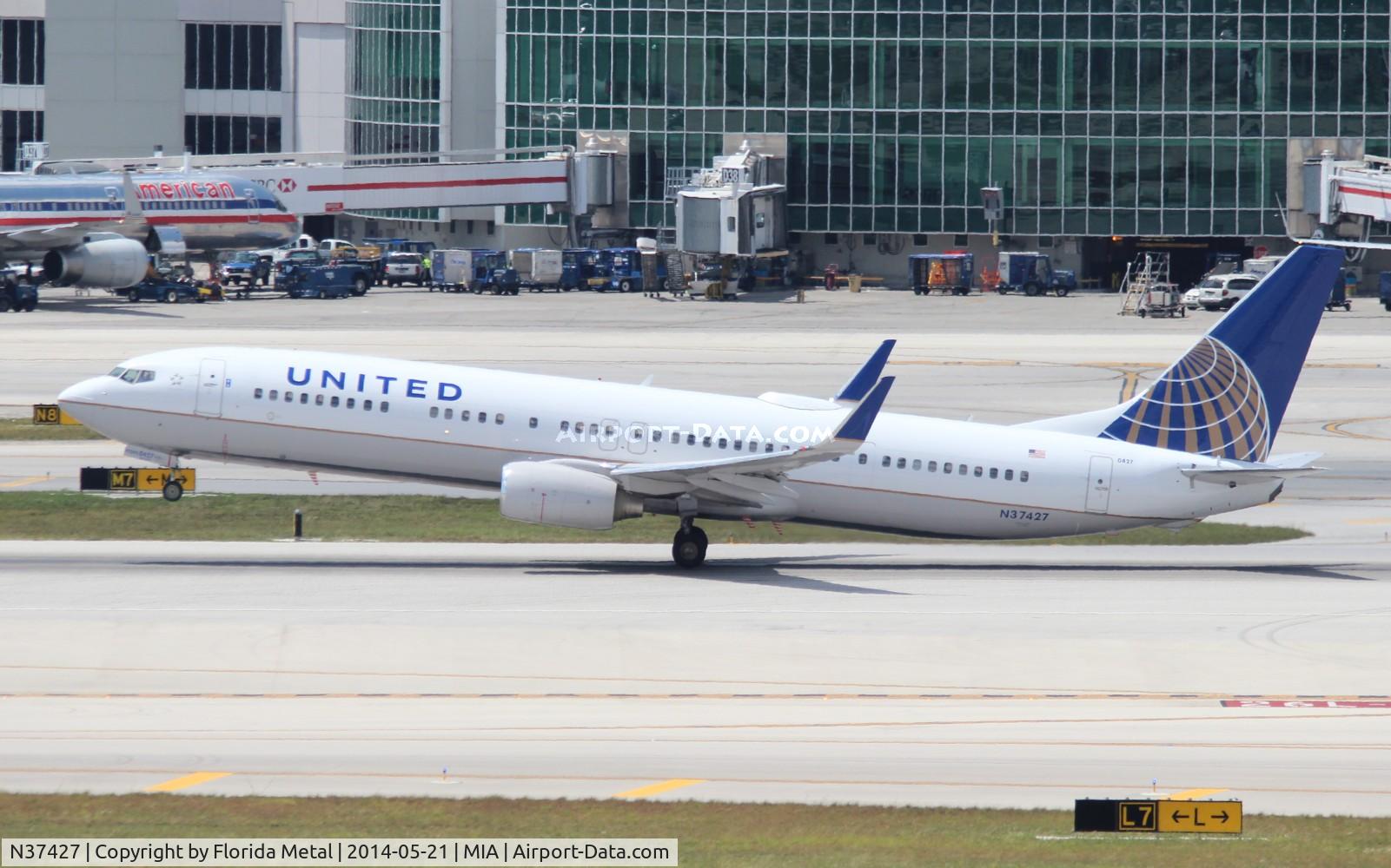 N37427, 2008 Boeing 737-924/ER C/N 37097, United