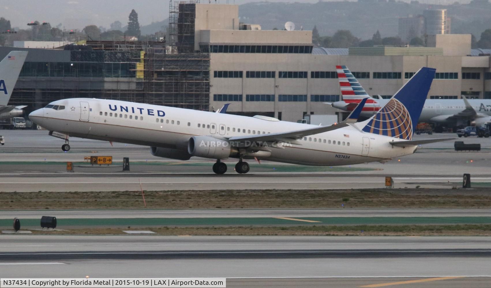 N37434, 2009 Boeing 737-924/ER C/N 33528, United
