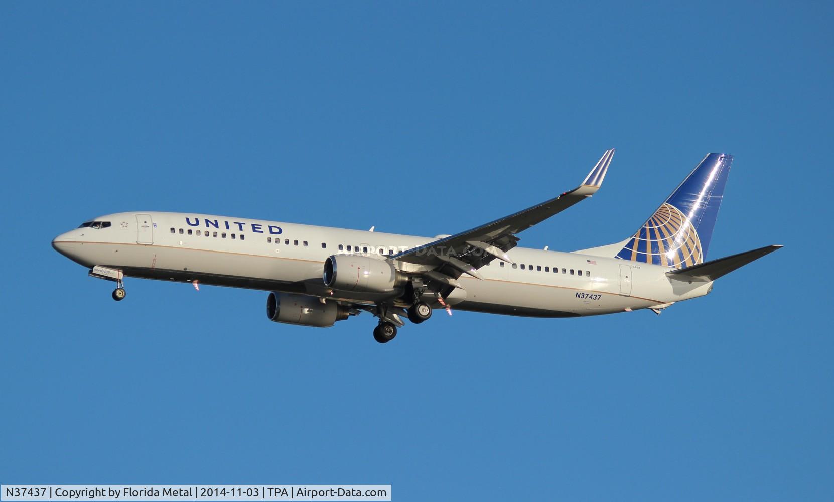 N37437, 2009 Boeing 737-924/ER C/N 33532, United