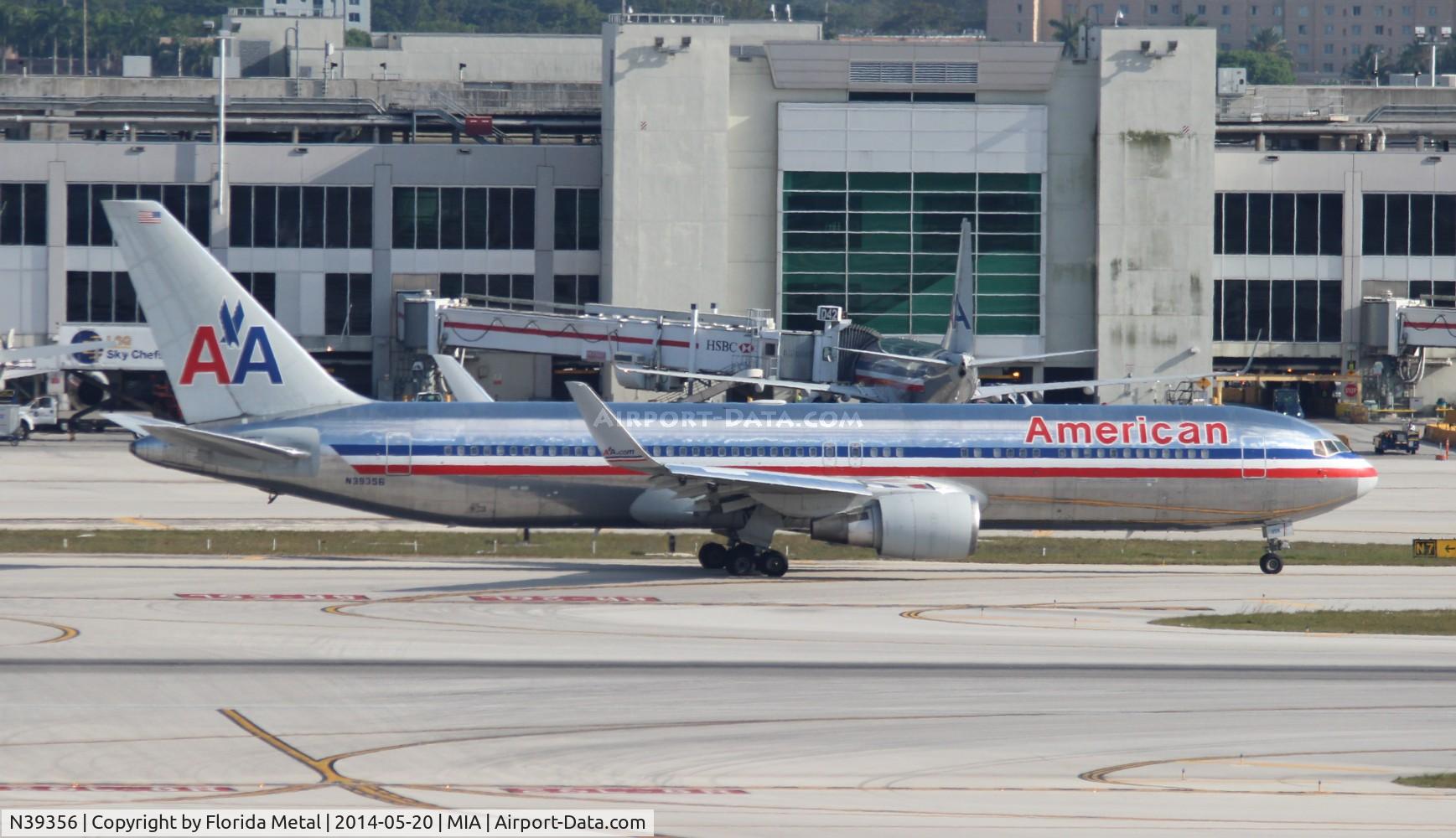 N39356, 1988 Boeing 767-323 C/N 24037, American
