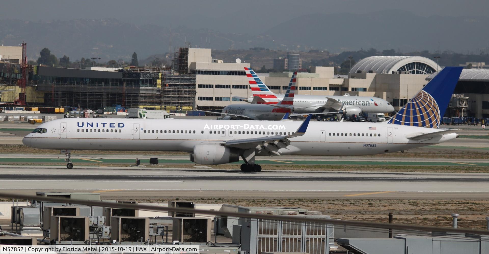N57852, 2001 Boeing 757-324 C/N 32811, United