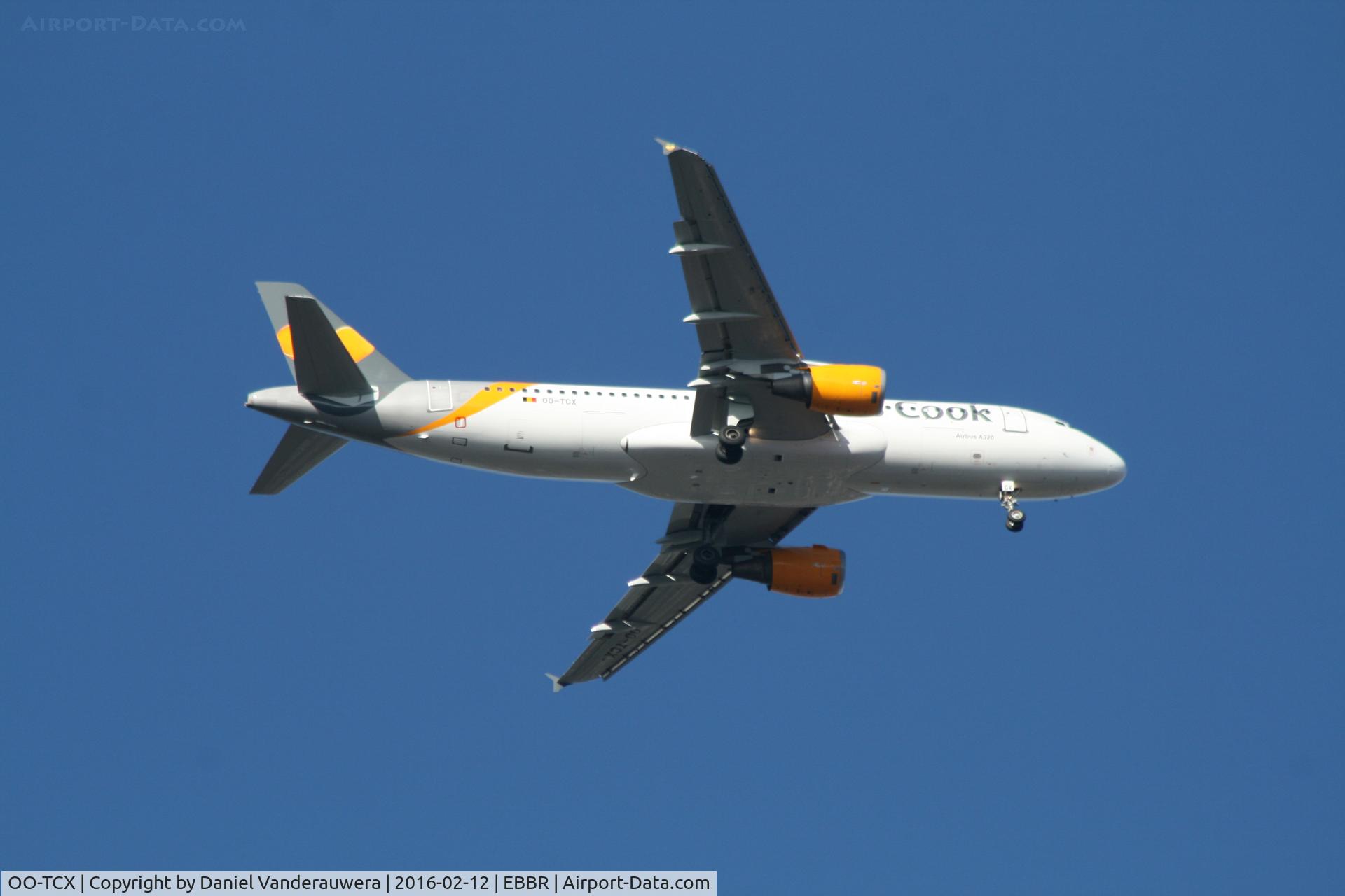 OO-TCX, 2000 Airbus A320-212 C/N 1381, Flight HQ883 on approach to RWY 07L