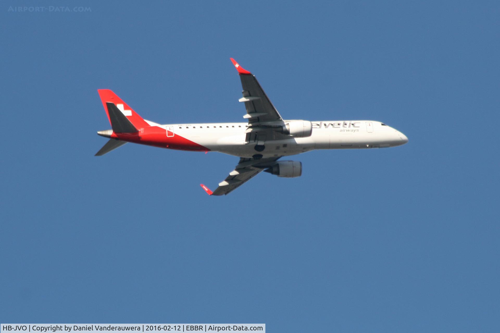 HB-JVO, 2009 Embraer 190LR (ERJ-190-100LR) C/N 19000294, Flight LX780 on approach to RWY 07L