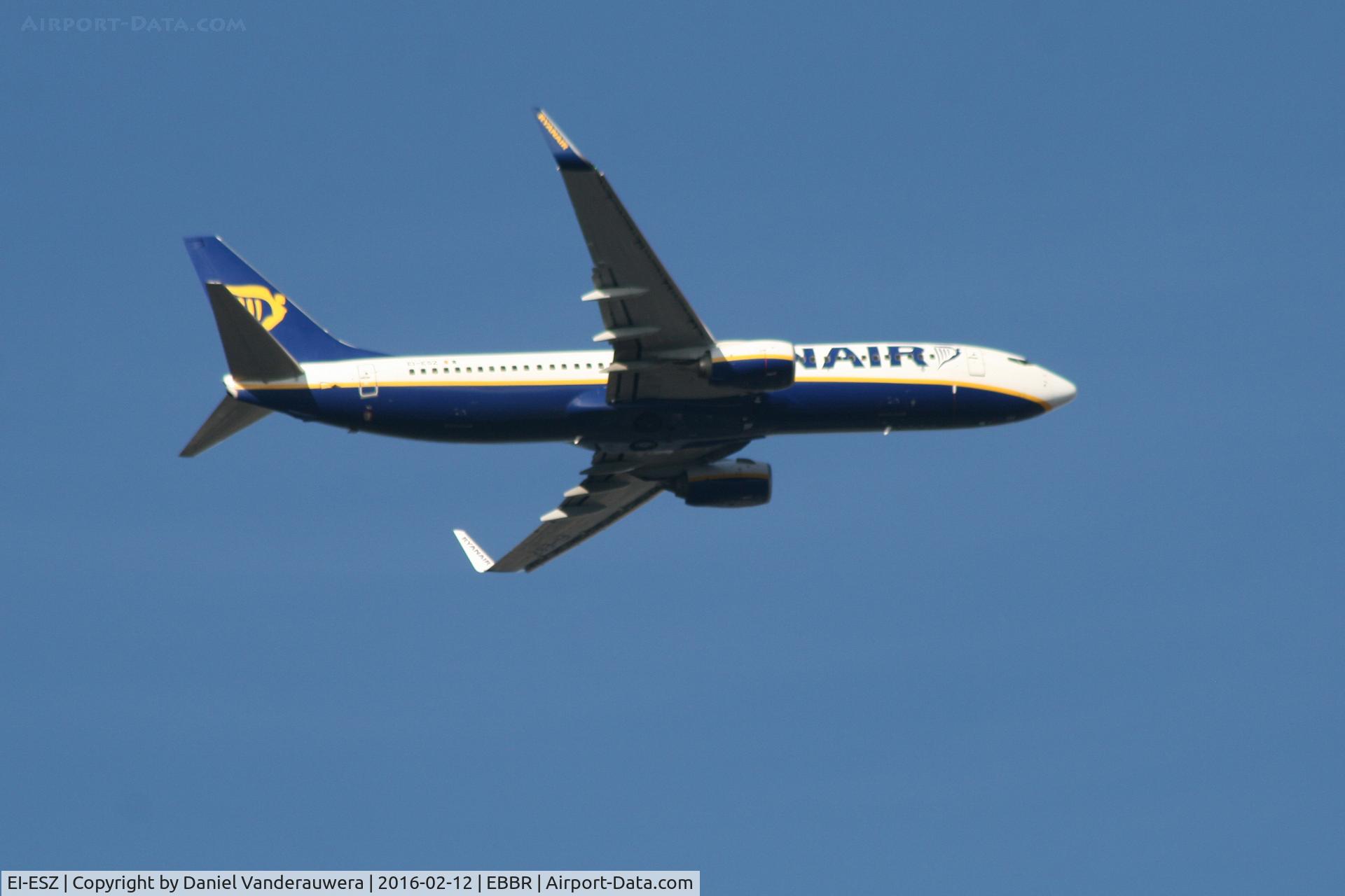 EI-ESZ, 2011 Boeing 737-8AS C/N 34996, Flight FR2926 on approach to RWY 07L