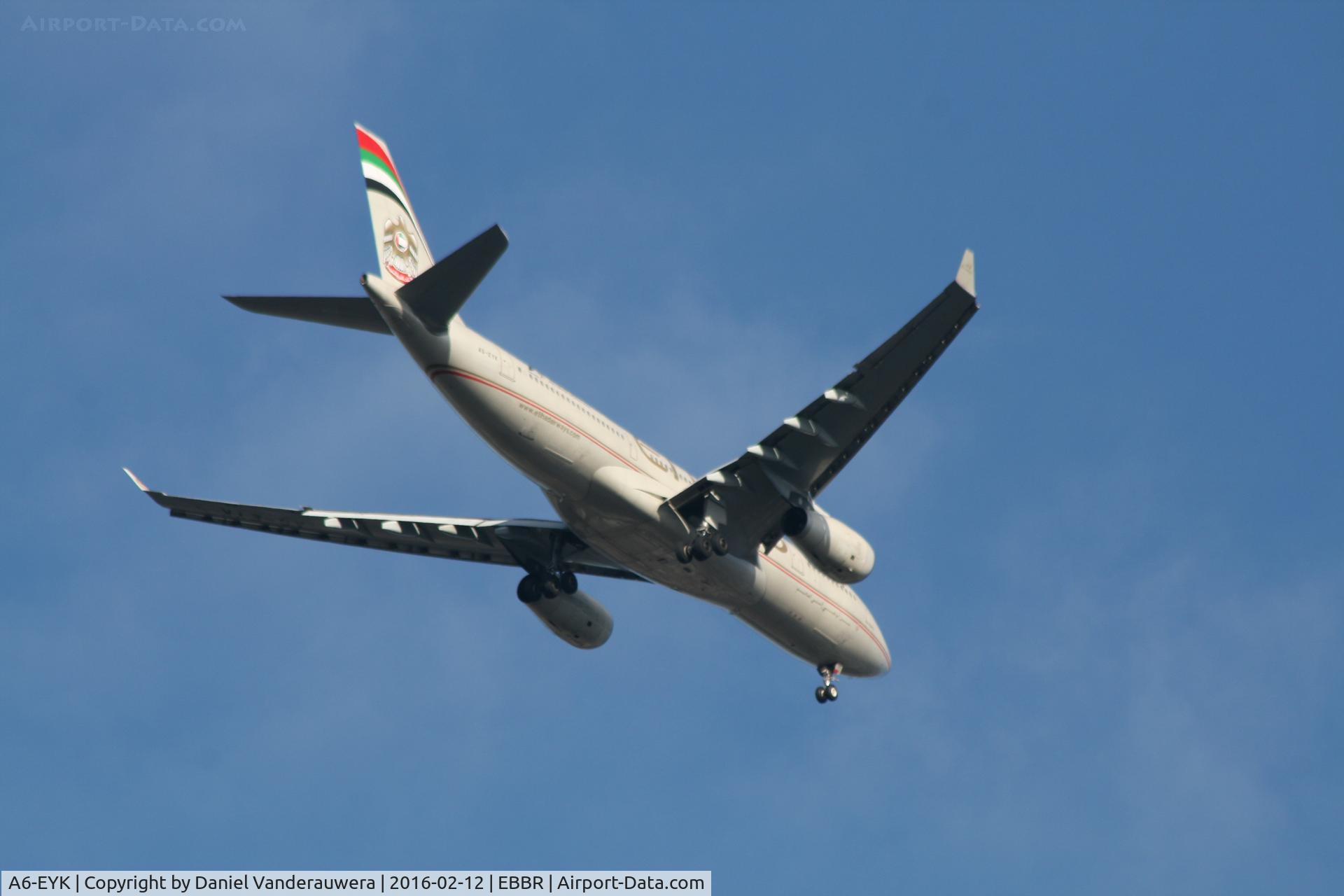 A6-EYK, 2006 Airbus A330-243 C/N 788, Flight EY055 on approach to RWY 07L