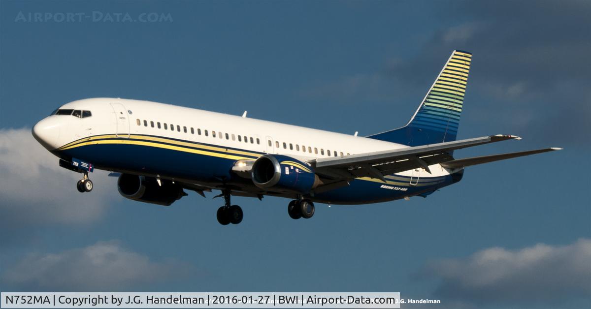N752MA, 1996 Boeing 737-48E C/N 28198, On final Approach.