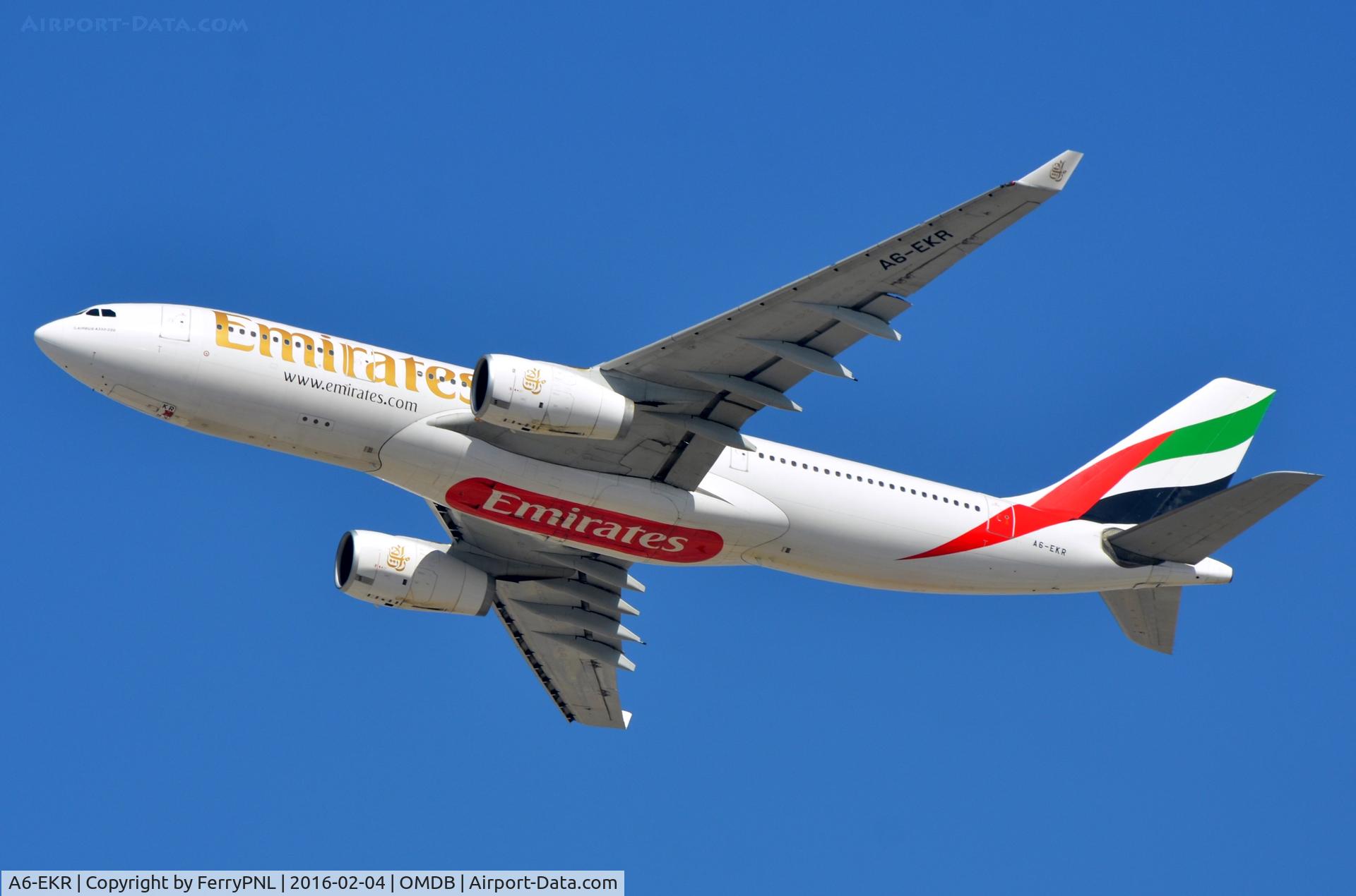 A6-EKR, 1999 Airbus A330-243 C/N 251, Emirates A332 departing