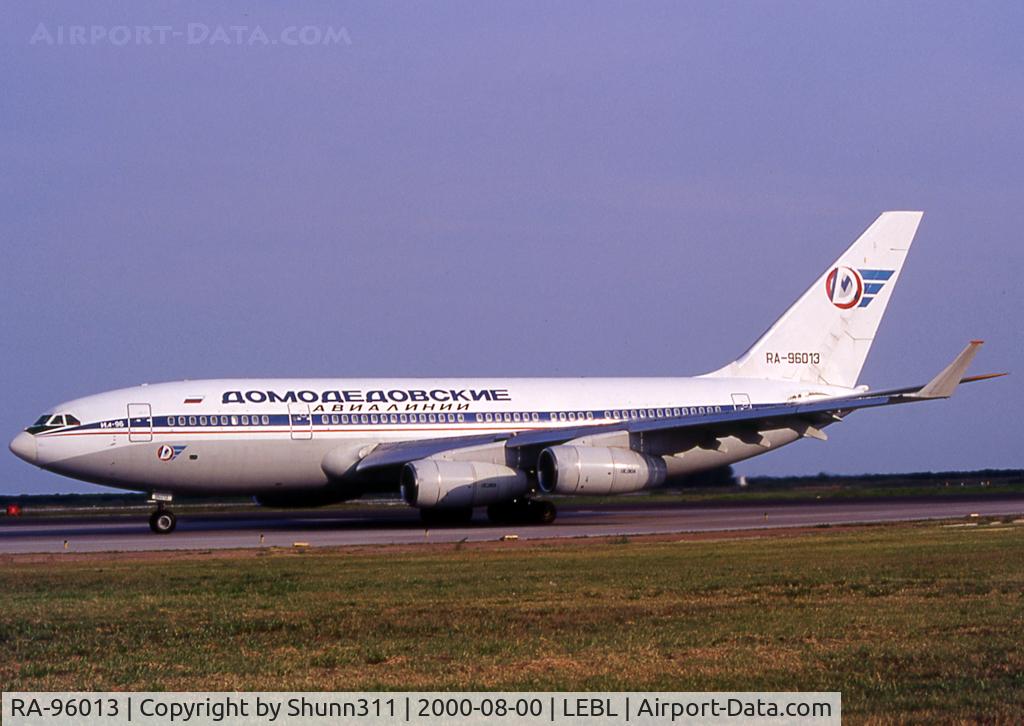 RA-96013, 2004 Ilyushin Il-96-300 C/N 74393202013, Lining up rwy 20 for departure...